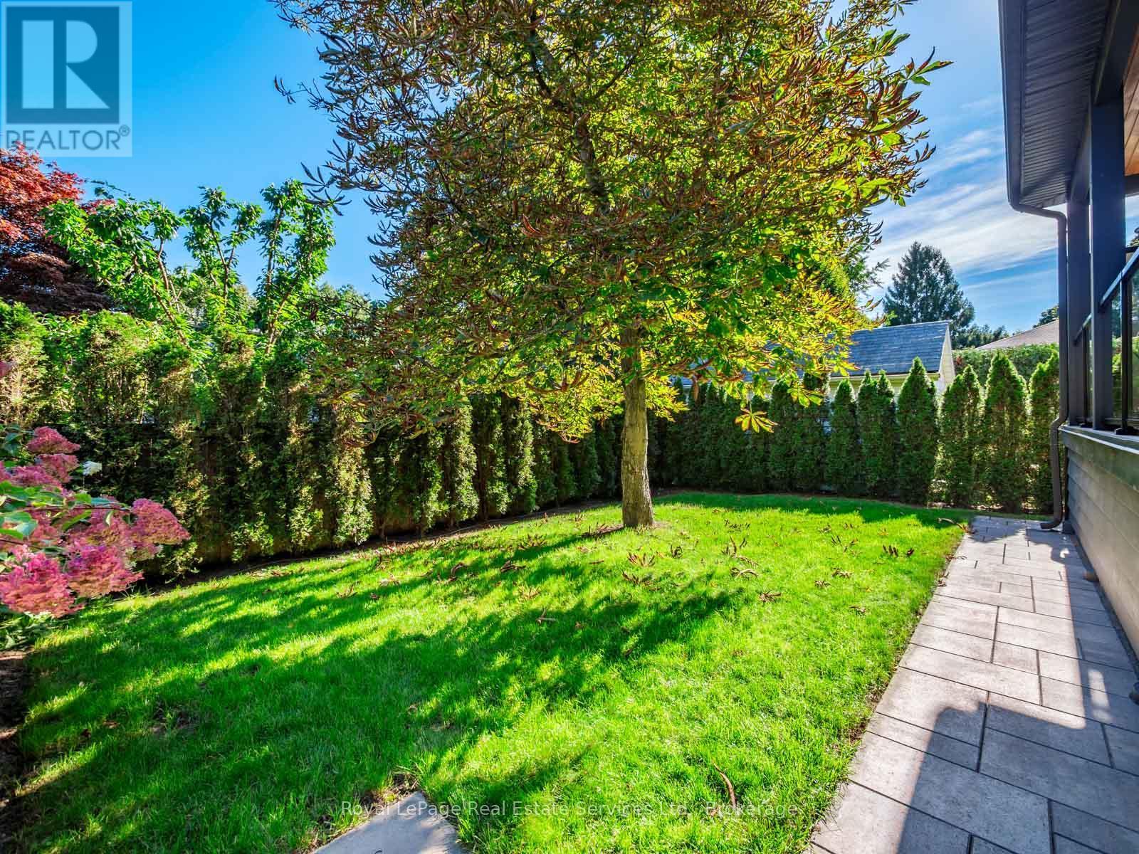 












36 ANDERSON STREET

,
Oakville (CO Central),




Ontario
L6K1A5

