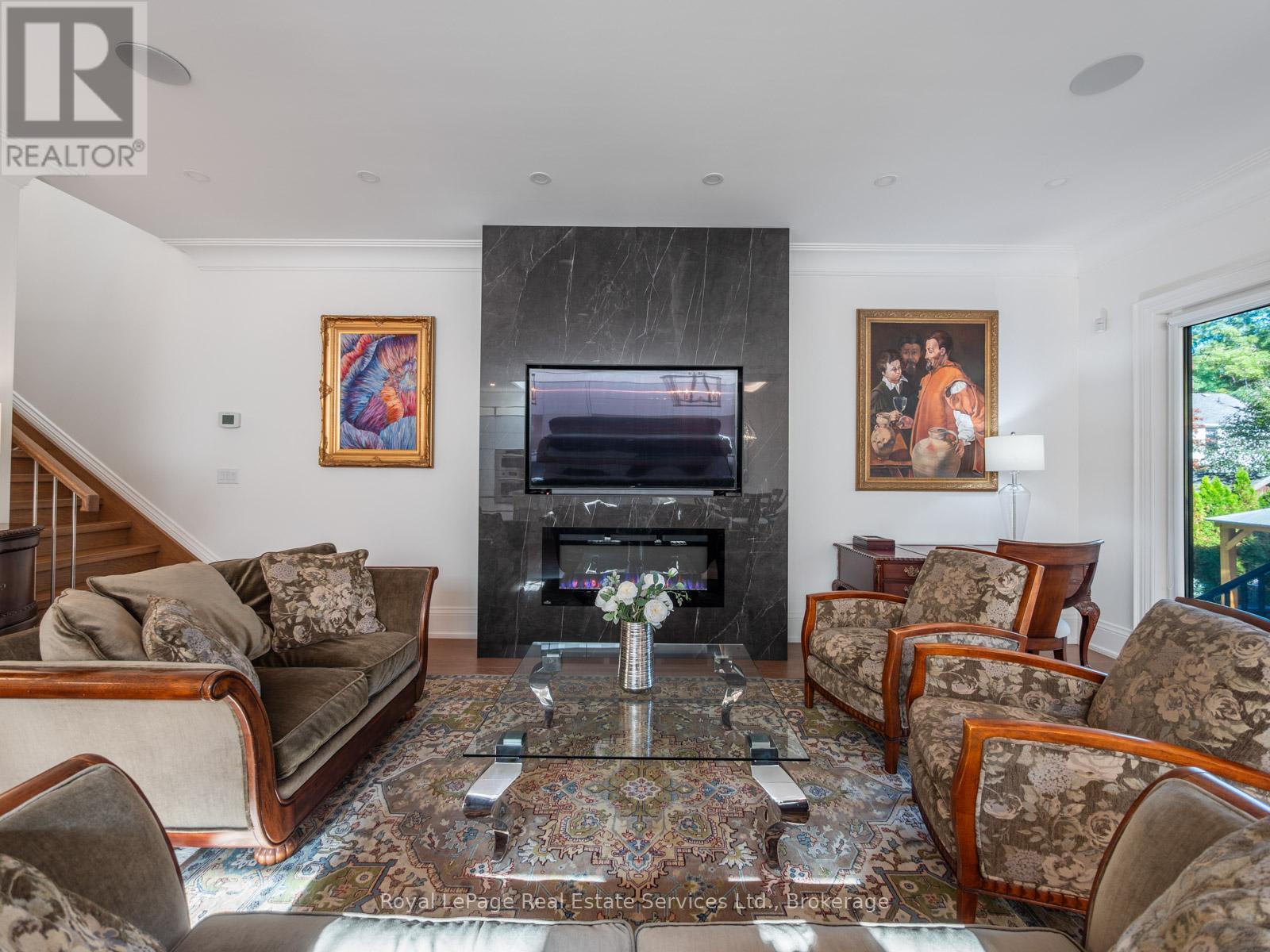 












36 ANDERSON STREET

,
Oakville (CO Central),




Ontario
L6K1A5

