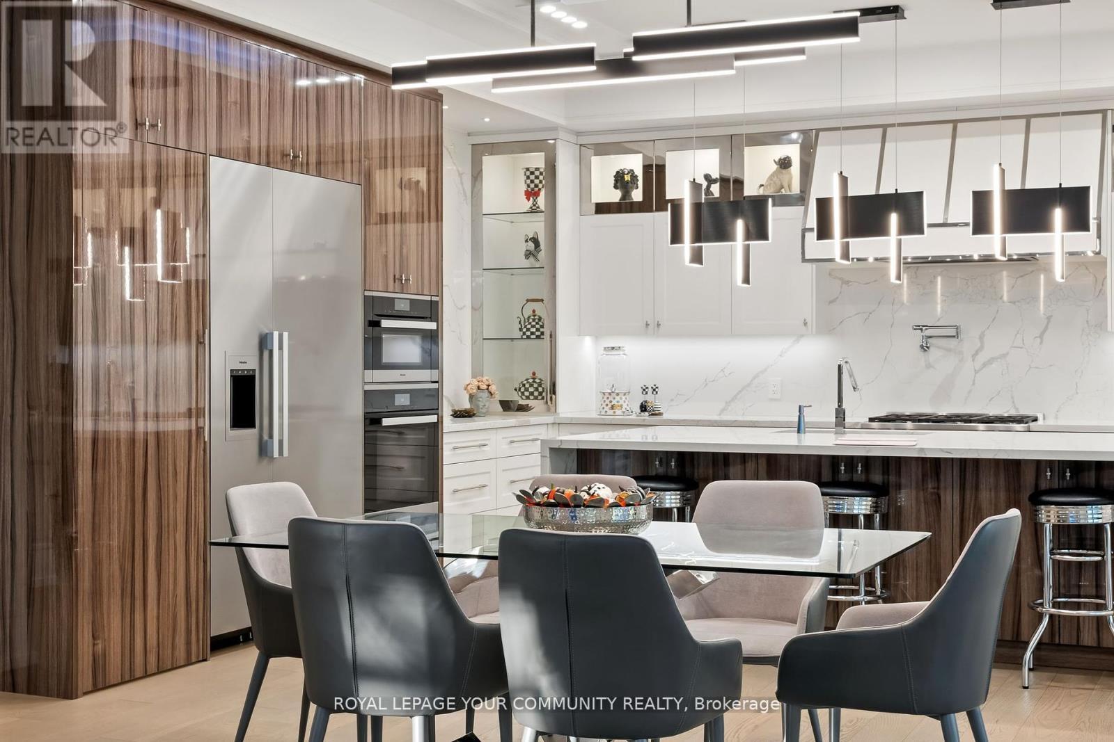 












115 PATRICIA DRIVE

,
King,




Ontario
L7B1H3

