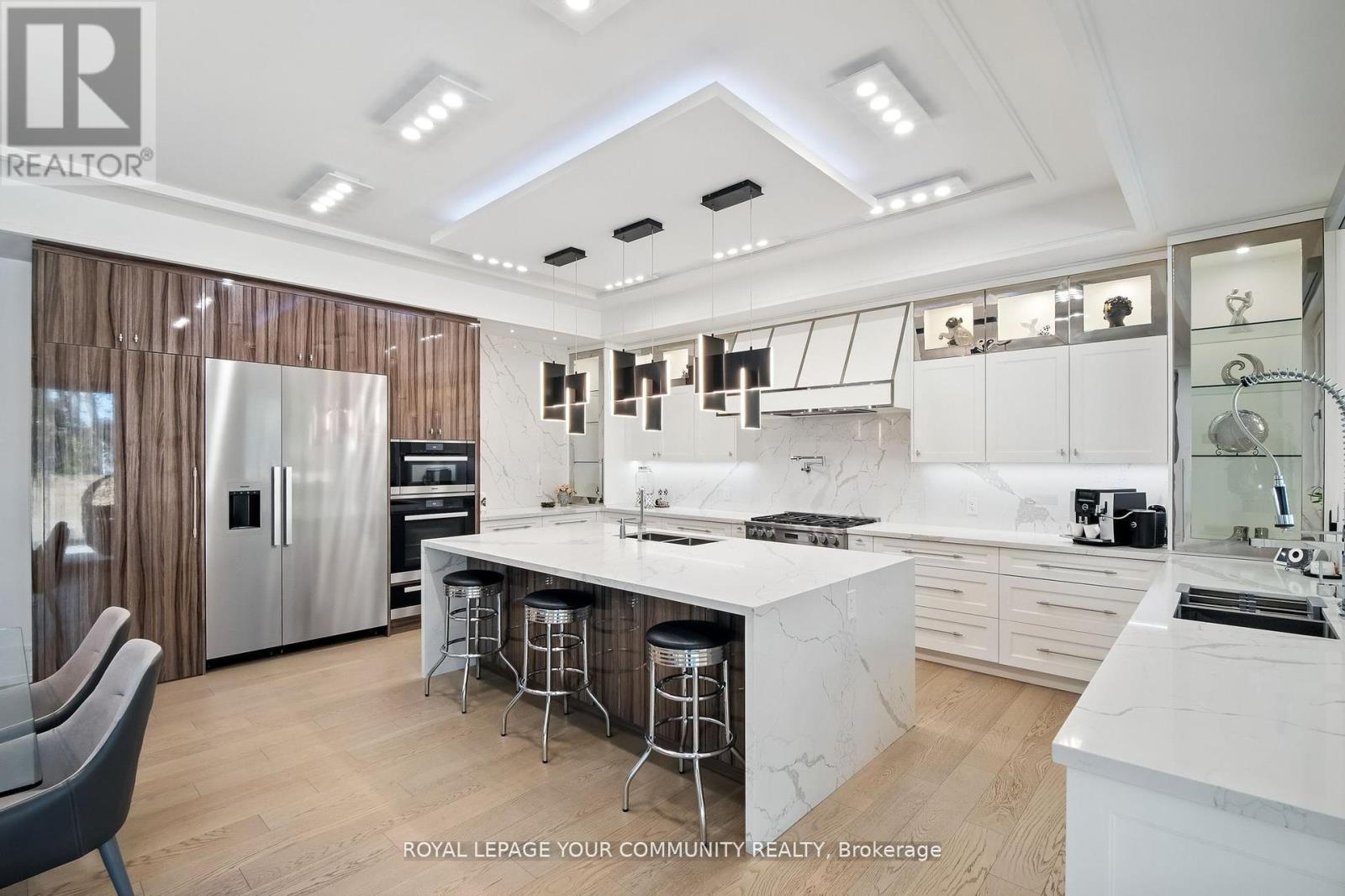 












115 PATRICIA DRIVE

,
King,




Ontario
L7B1H3

