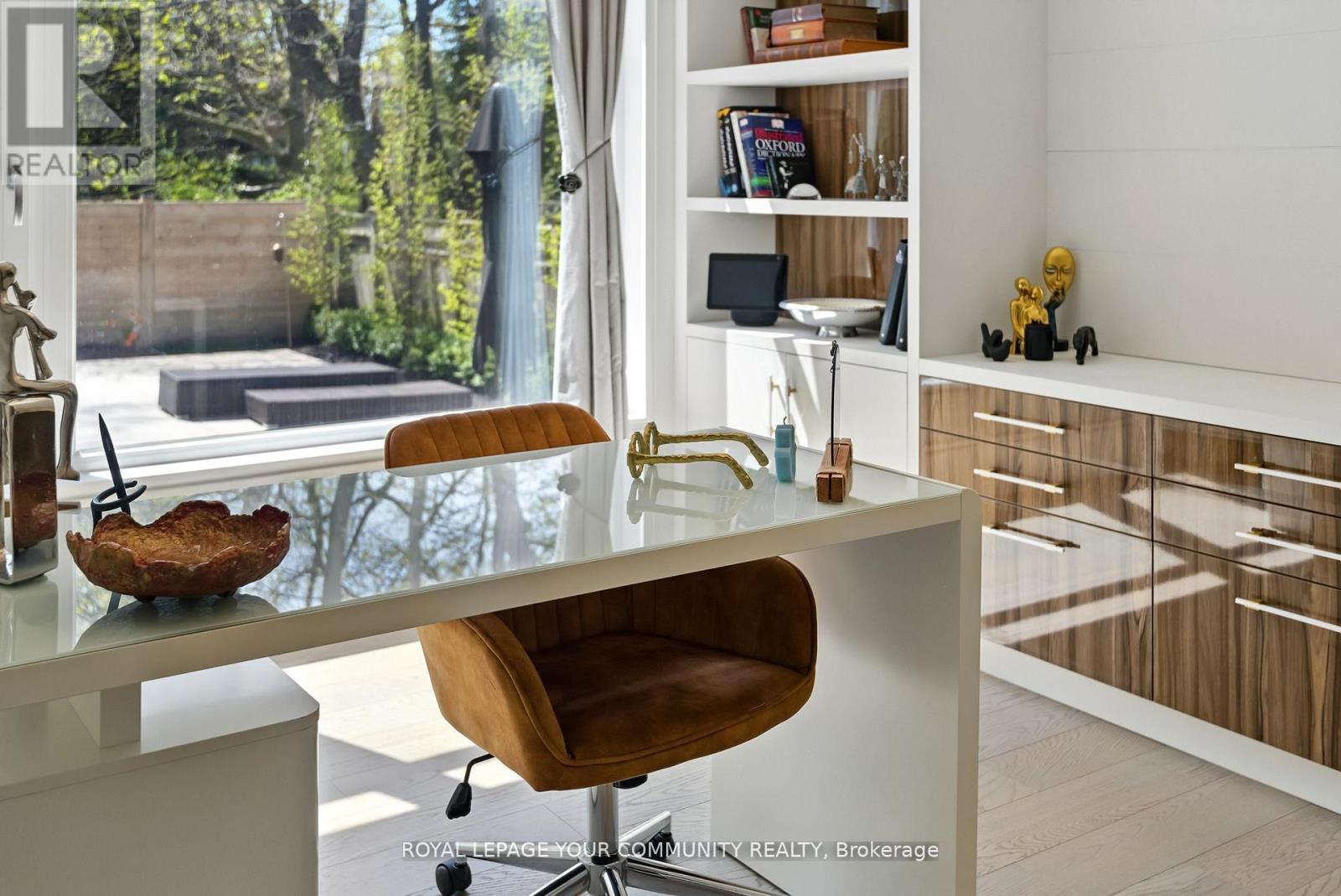 












115 PATRICIA DRIVE

,
King,




Ontario
L7B1H3

