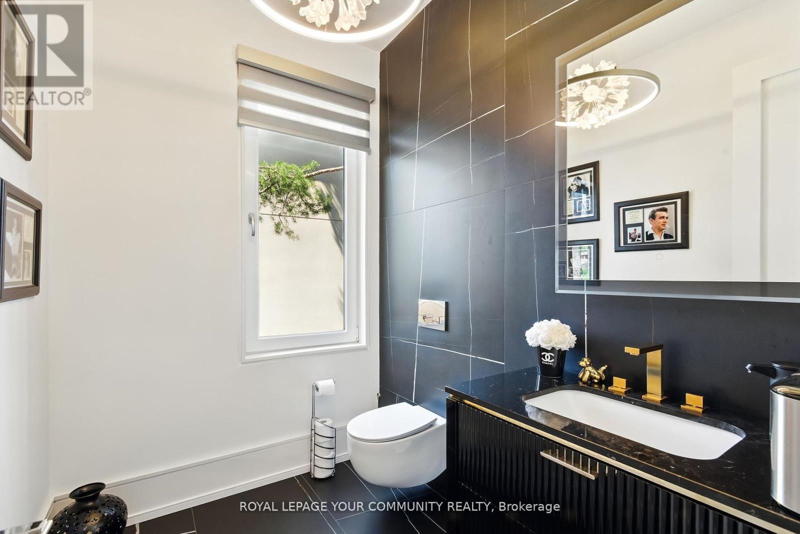 












115 PATRICIA DRIVE

,
King,




Ontario
L7B1H3

