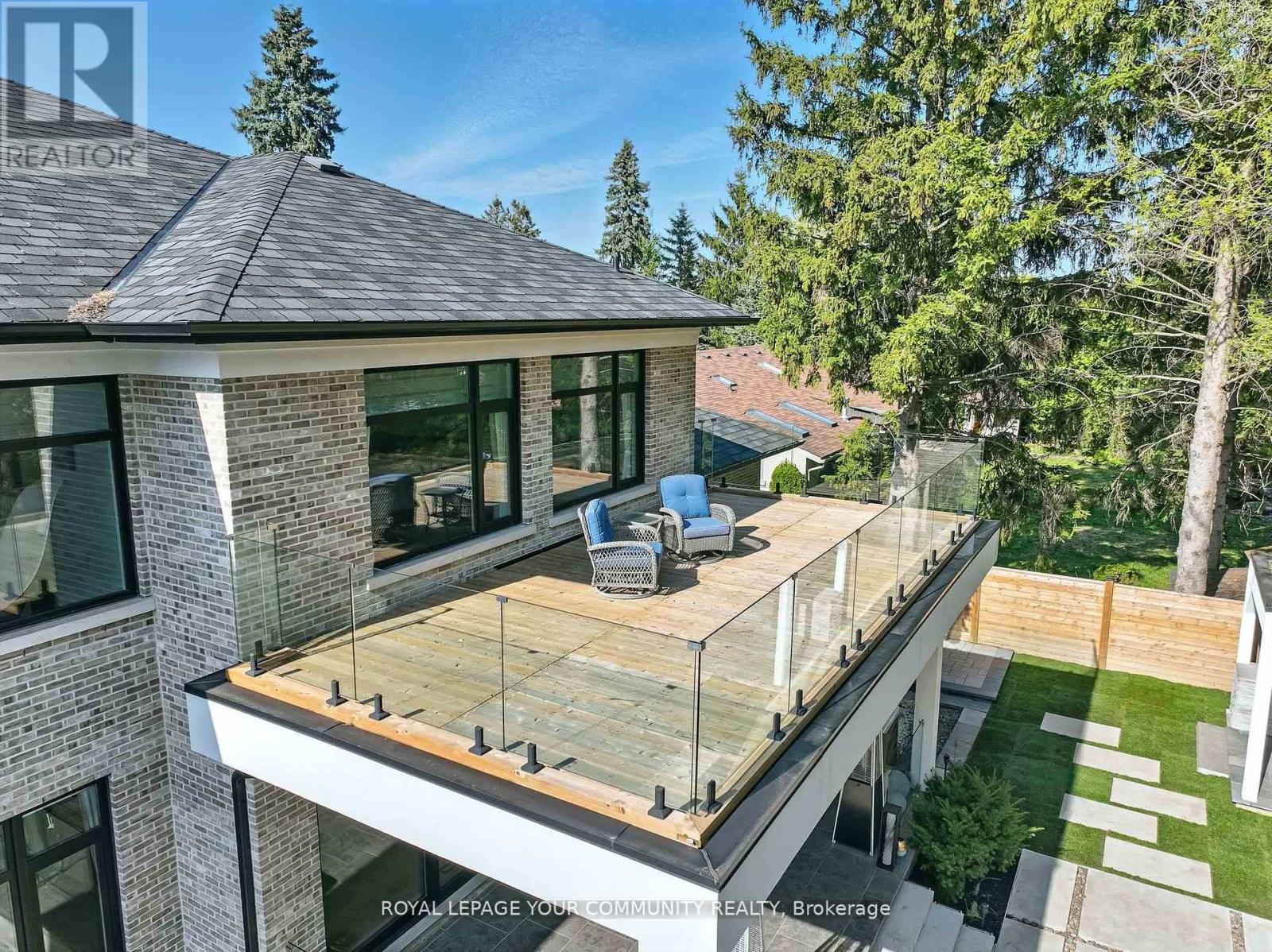 












115 PATRICIA DRIVE

,
King,




Ontario
L7B1H3

