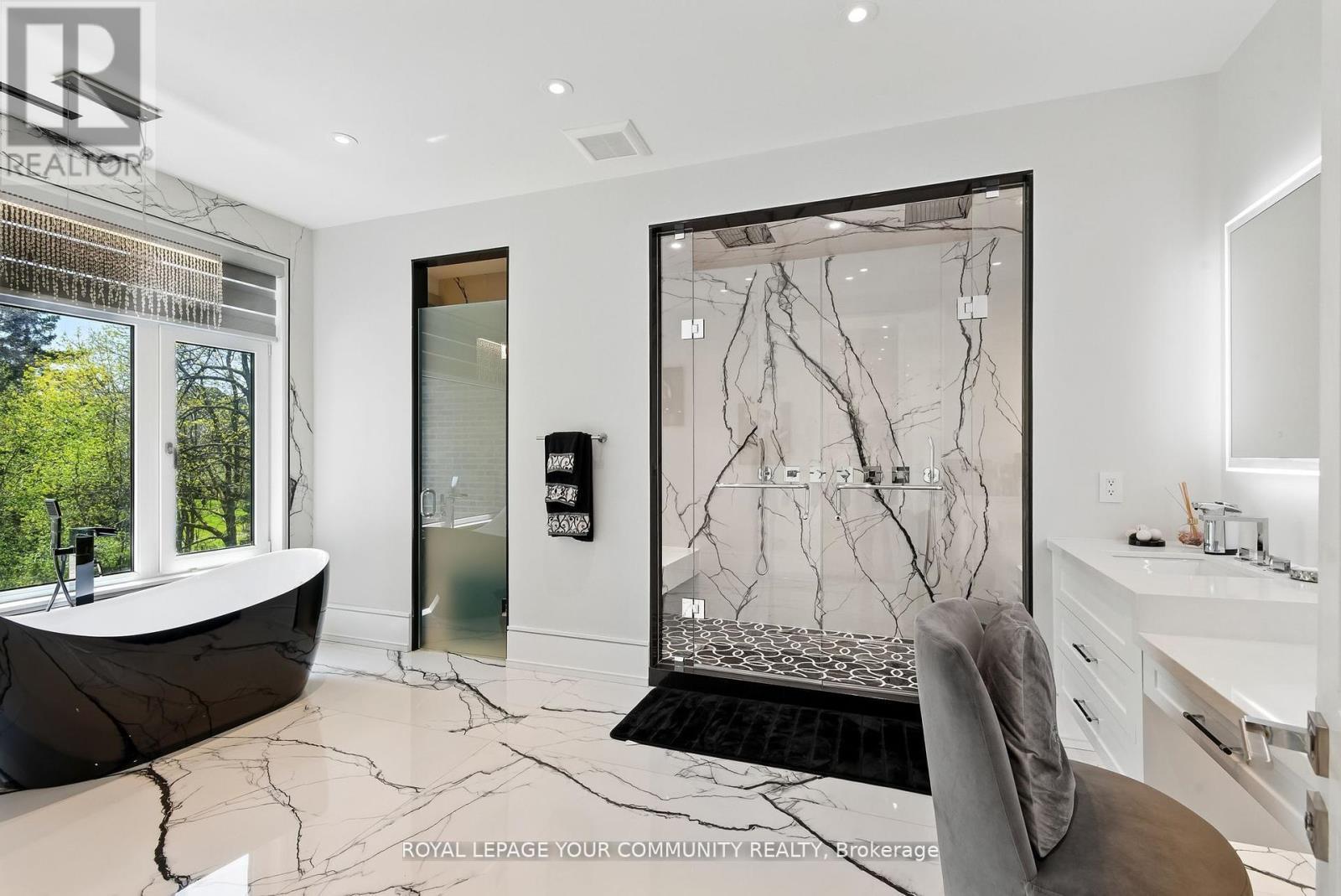 












115 PATRICIA DRIVE

,
King,




Ontario
L7B1H3

