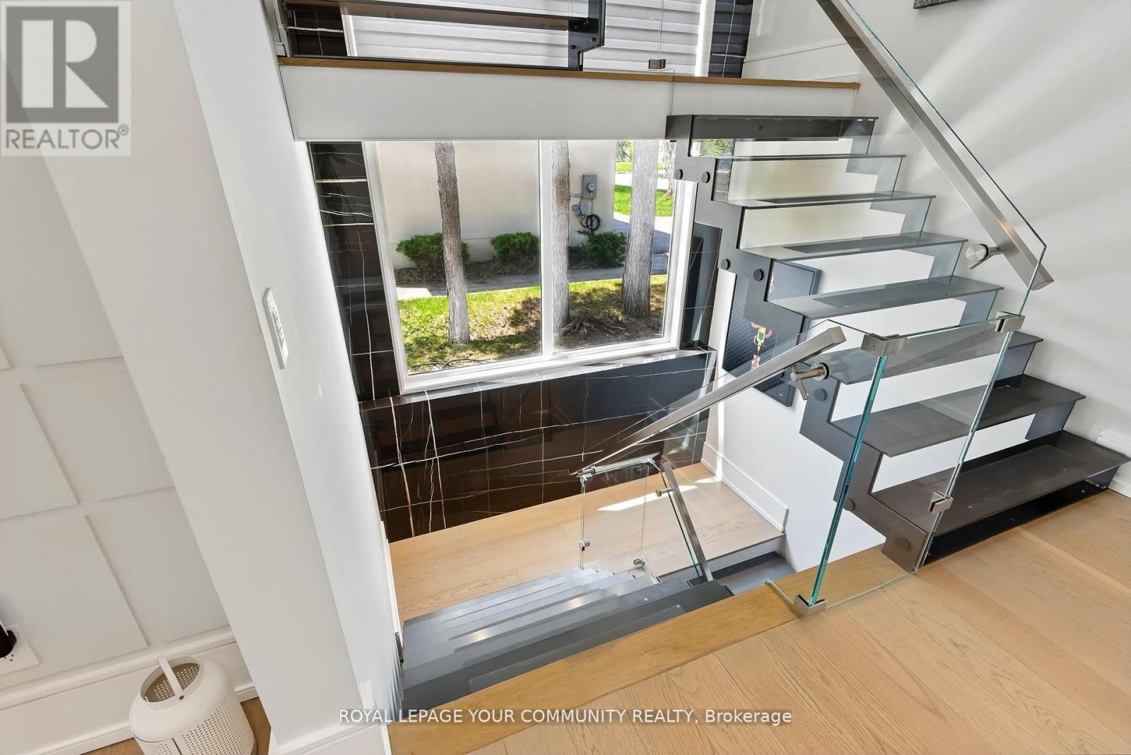 












115 PATRICIA DRIVE

,
King,




Ontario
L7B1H3

