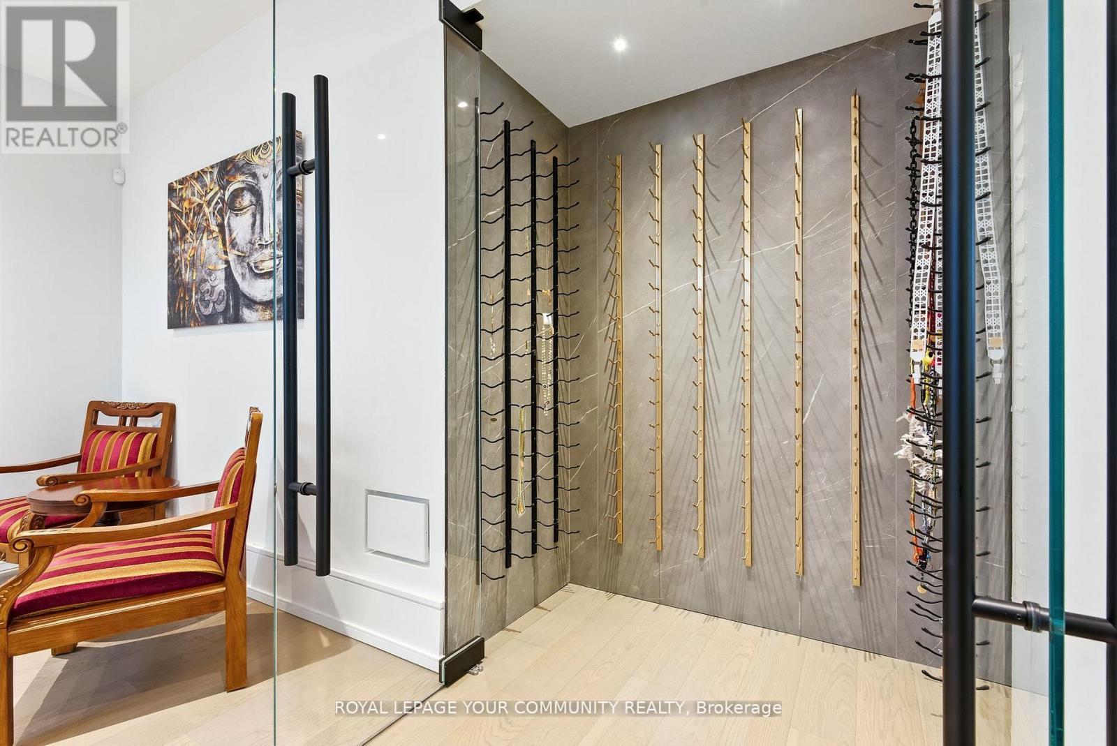 












115 PATRICIA DRIVE

,
King,




Ontario
L7B1H3

