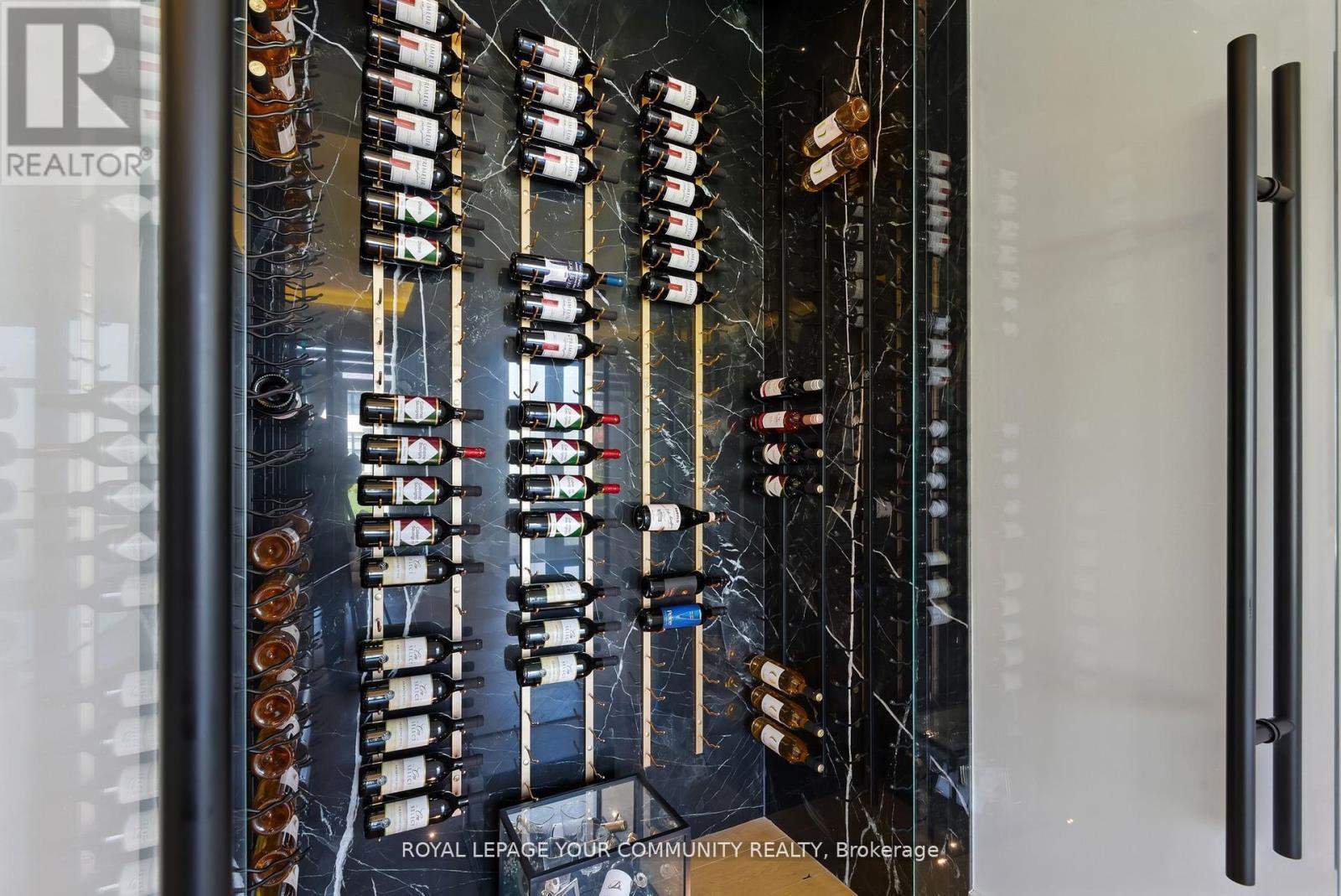 












115 PATRICIA DRIVE

,
King,




Ontario
L7B1H3

