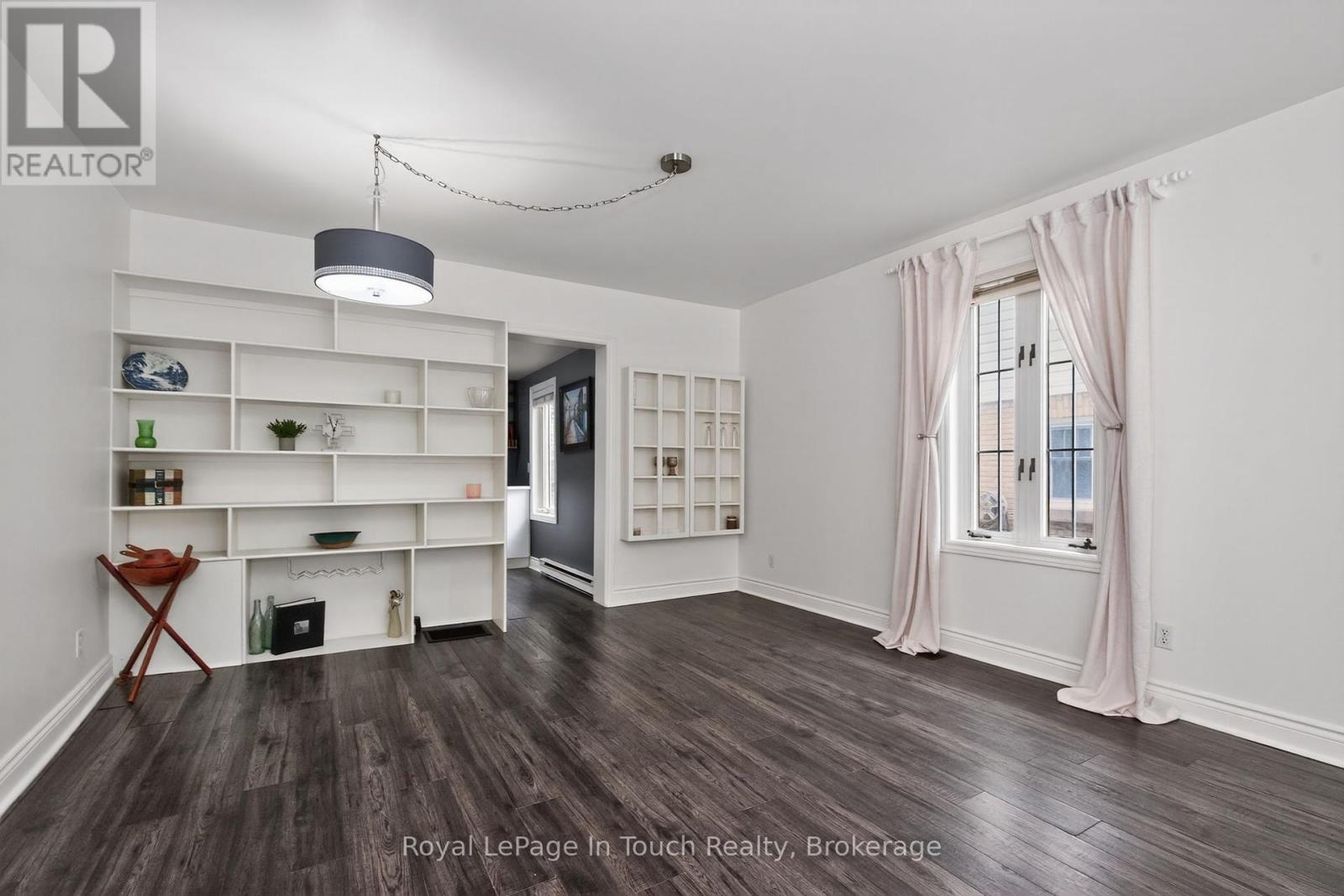 












330 THIRD STREET

,
Midland,




Ontario
L4R3S7

