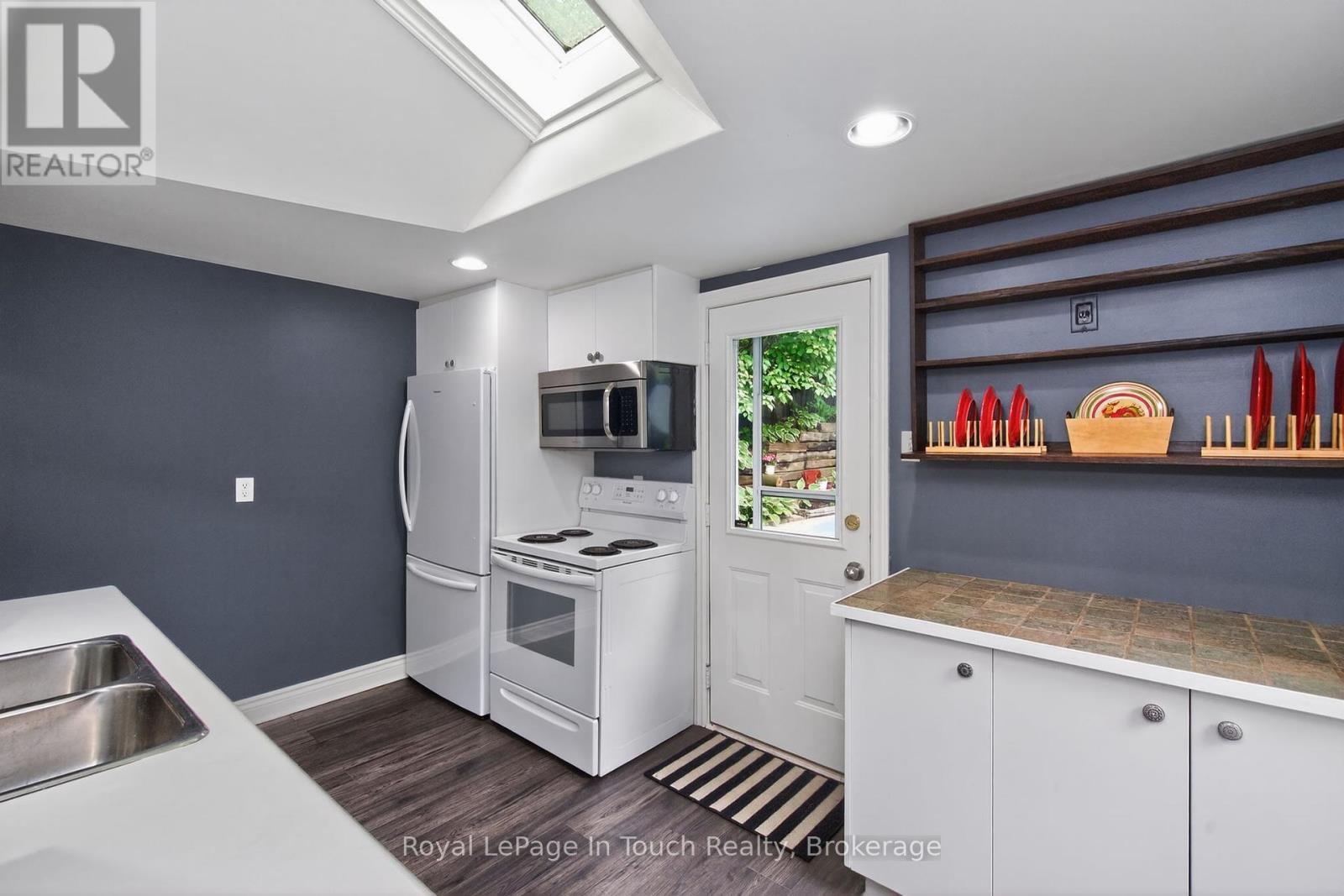 












330 THIRD STREET

,
Midland,




Ontario
L4R3S7

