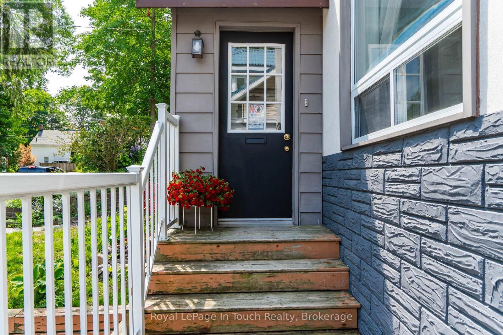 












330 THIRD STREET

,
Midland,




Ontario
L4R3S7

