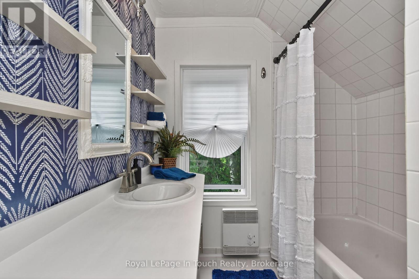 












330 THIRD STREET

,
Midland,




Ontario
L4R3S7

