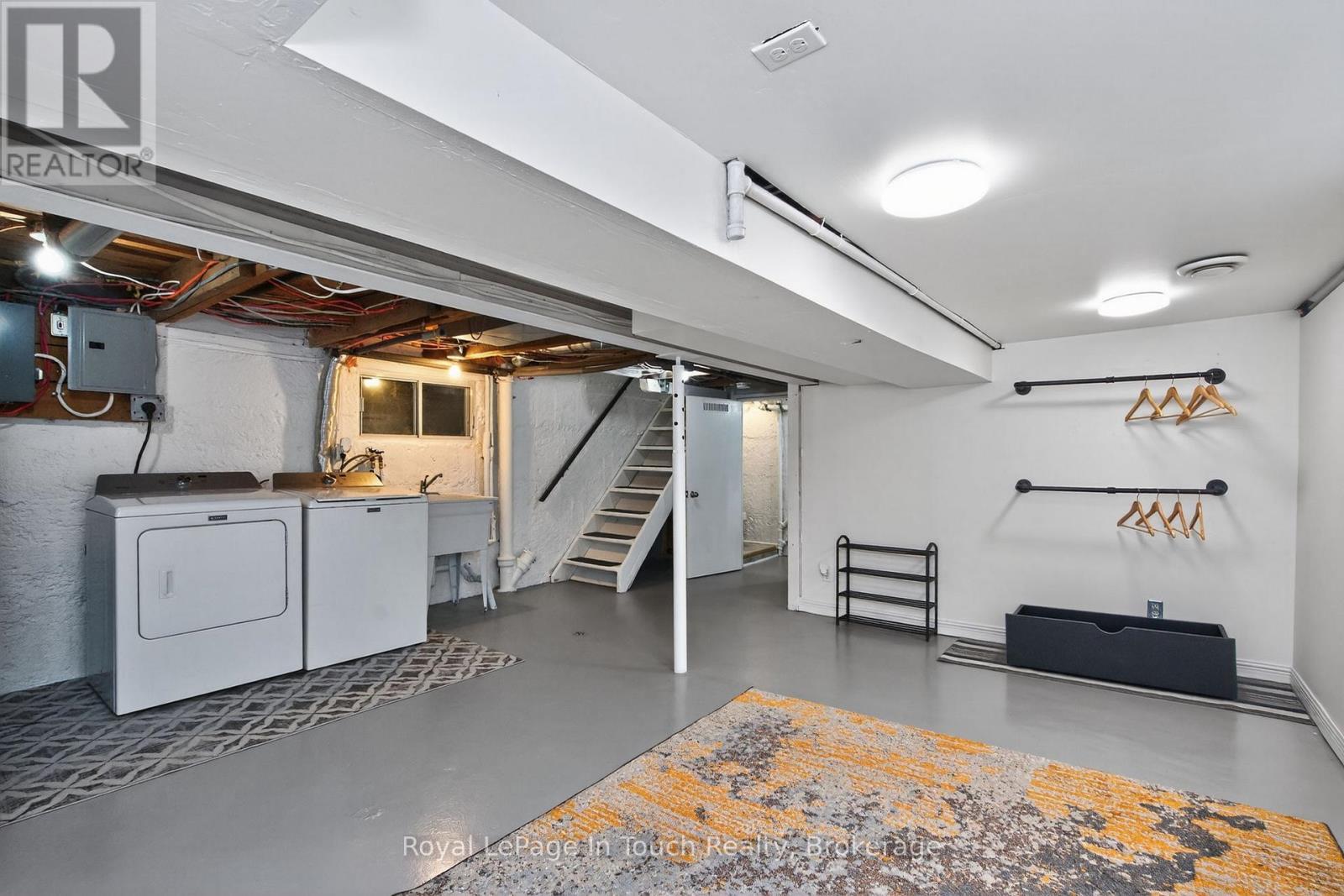 












330 THIRD STREET

,
Midland,




Ontario
L4R3S7

