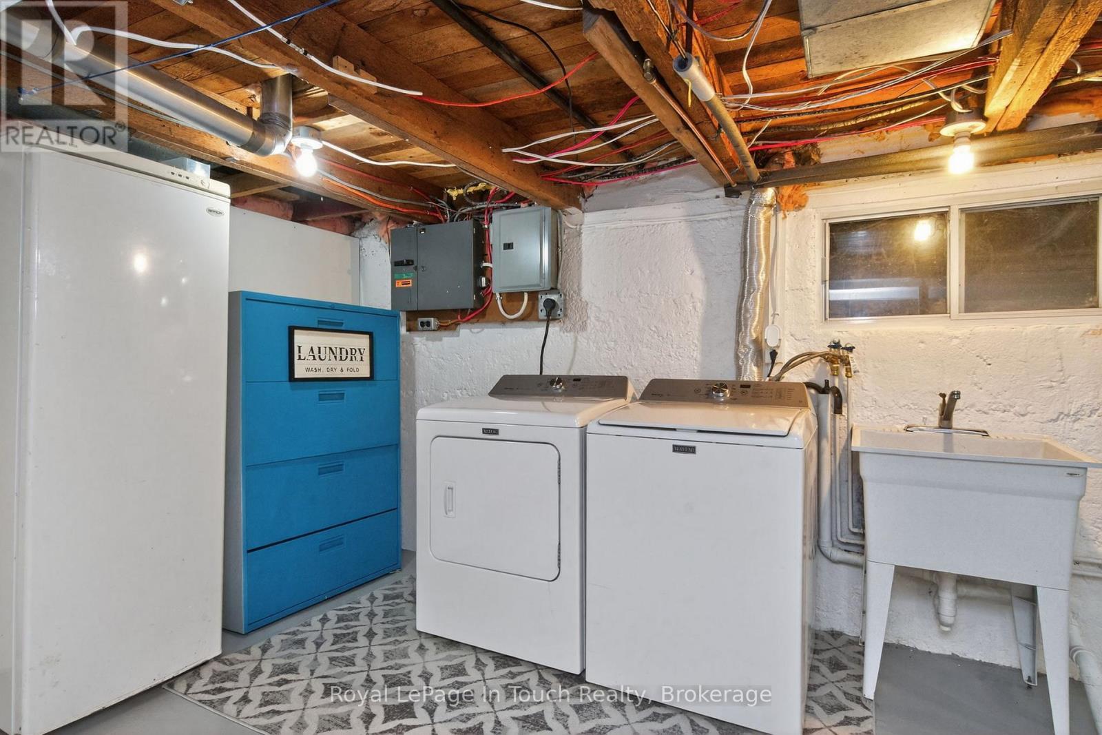 












330 THIRD STREET

,
Midland,




Ontario
L4R3S7

