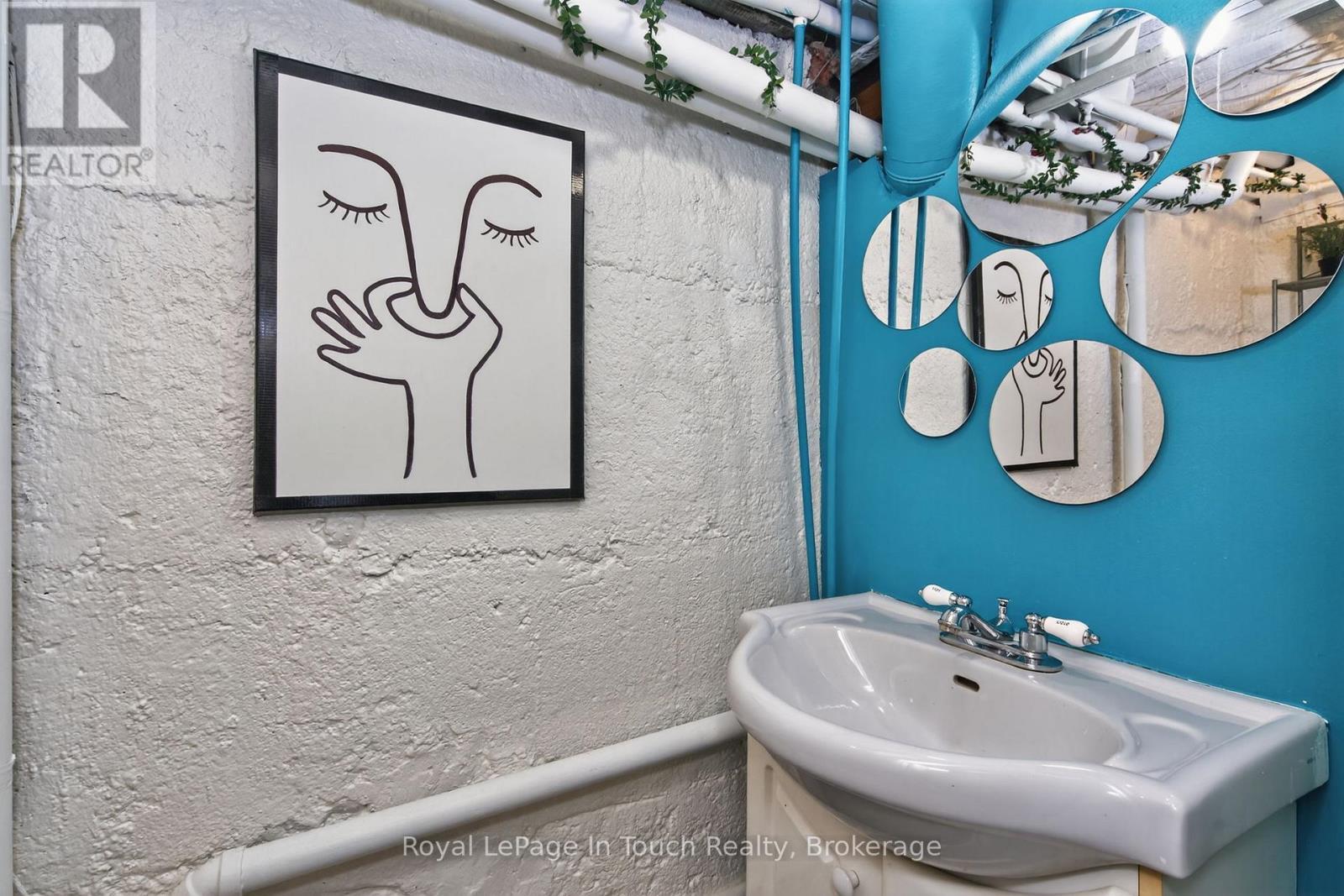 












330 THIRD STREET

,
Midland,




Ontario
L4R3S7

