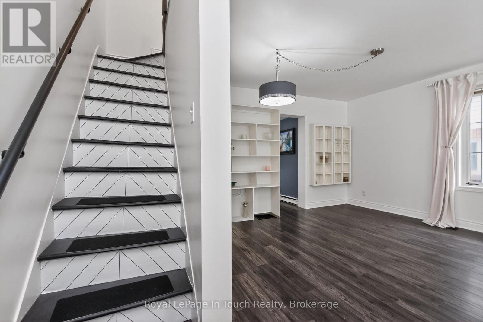 












330 THIRD STREET

,
Midland,




Ontario
L4R3S7

