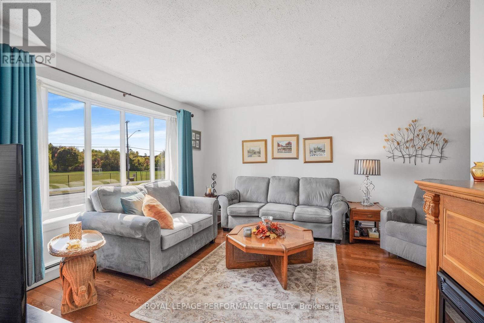 












454 WEST STREET

,
Hawkesbury,




Ontario
K6A2R1

