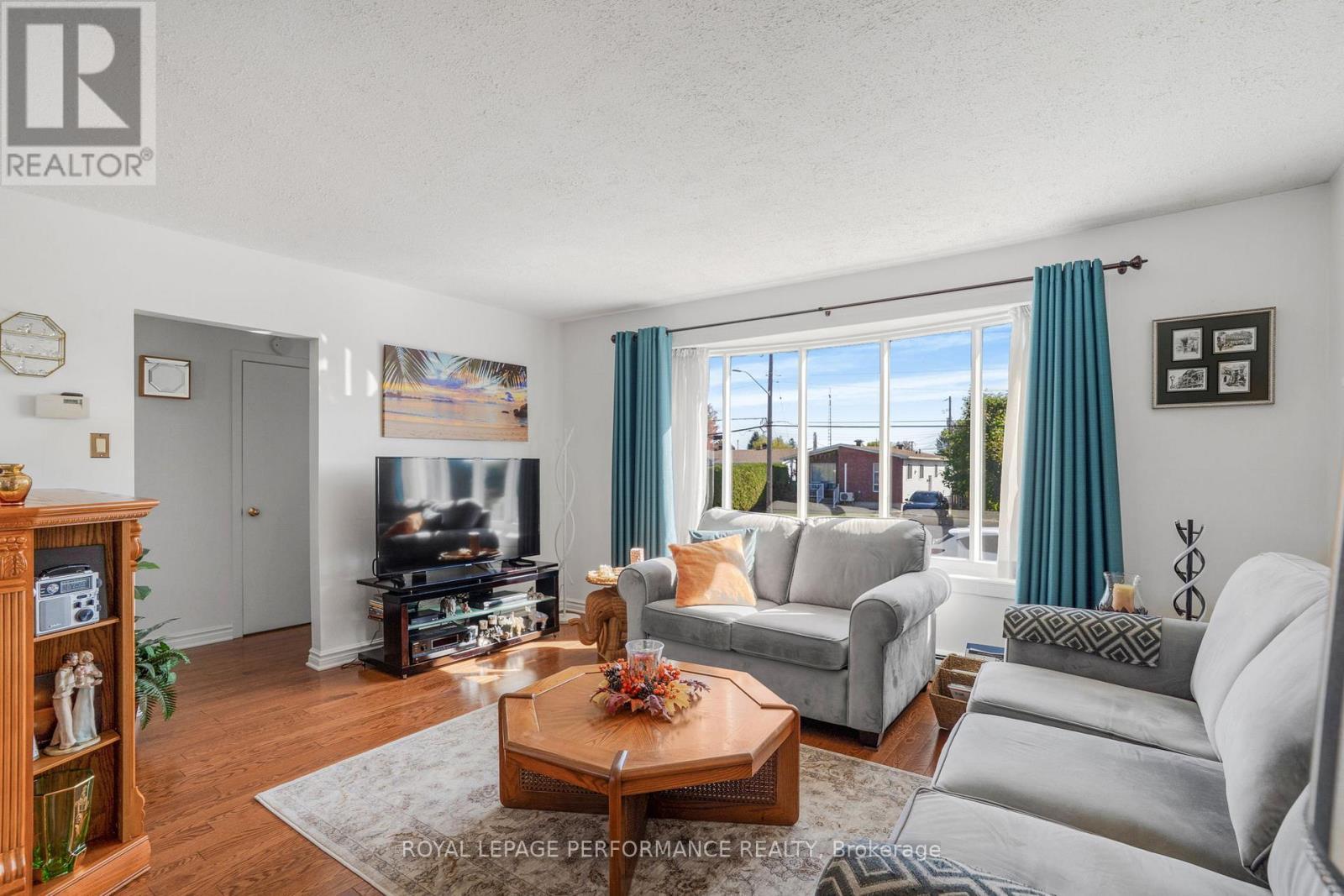 












454 WEST STREET

,
Hawkesbury,




Ontario
K6A2R1

