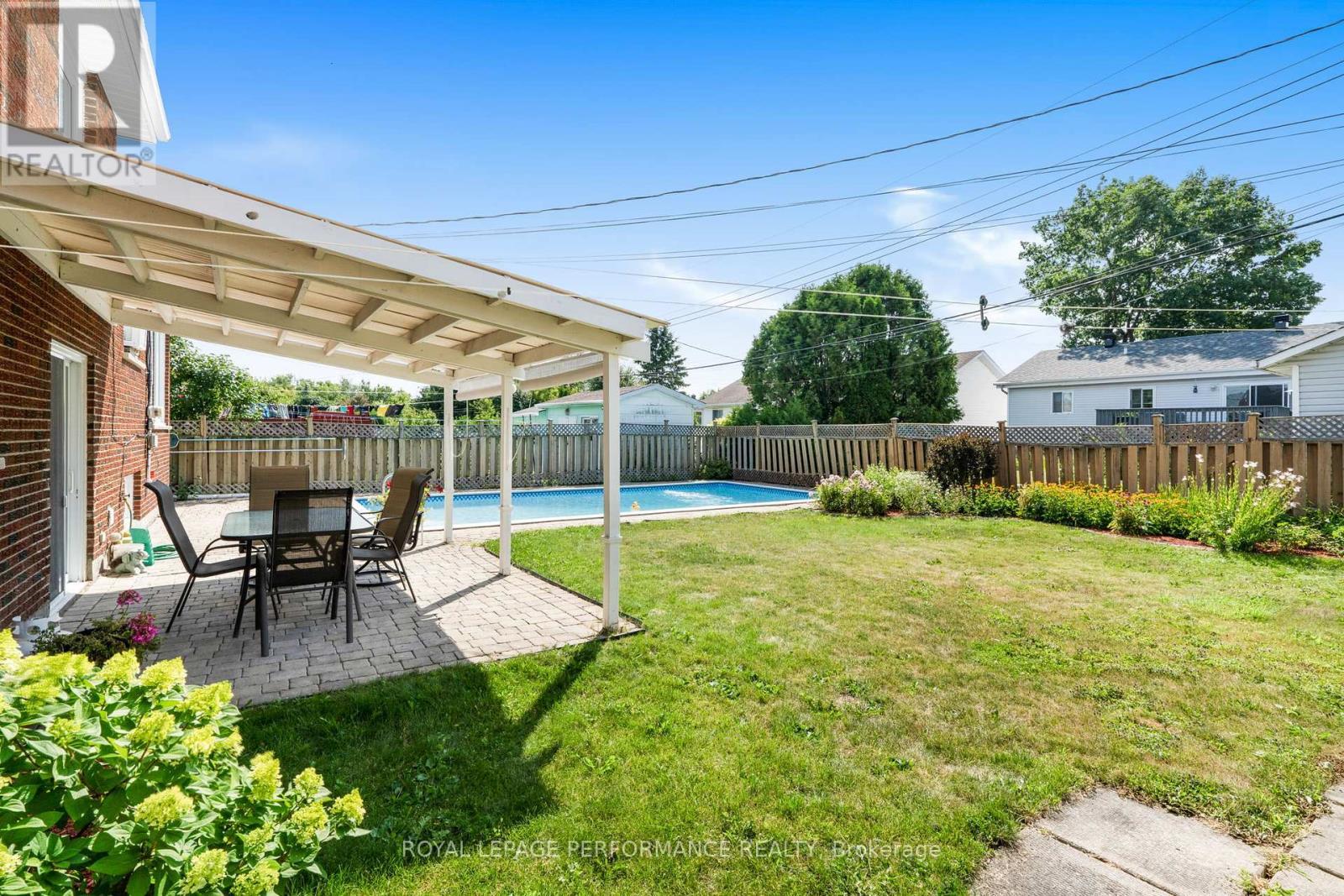 












454 WEST STREET

,
Hawkesbury,




Ontario
K6A2R1

