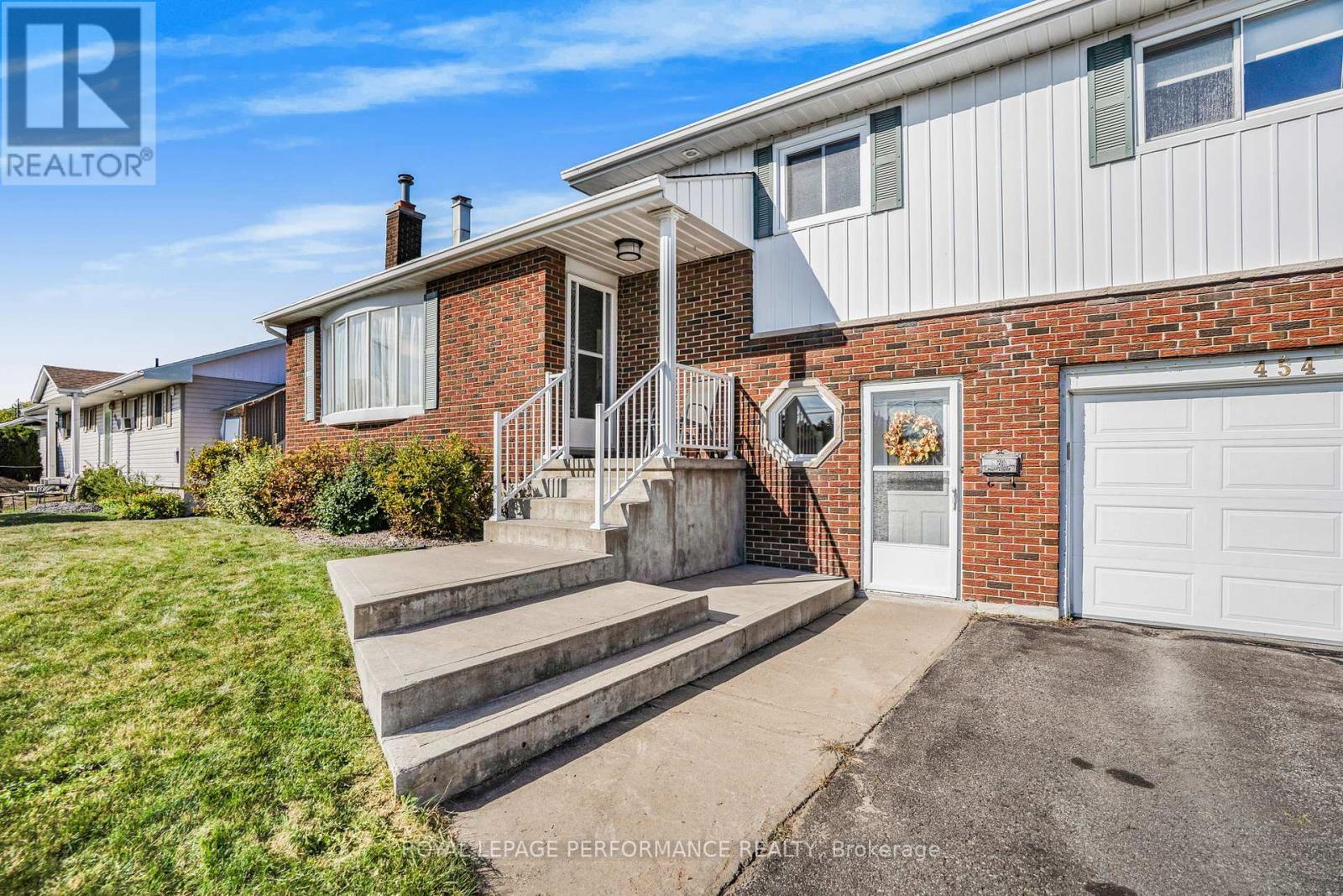 












454 WEST STREET

,
Hawkesbury,




Ontario
K6A2R1

