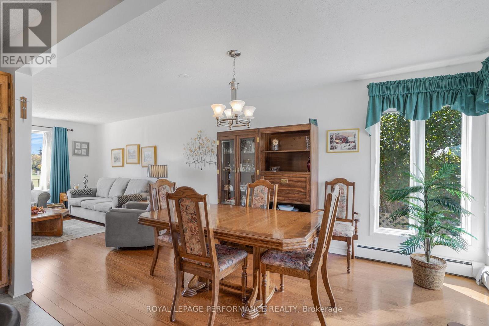 












454 WEST STREET

,
Hawkesbury,




Ontario
K6A2R1

