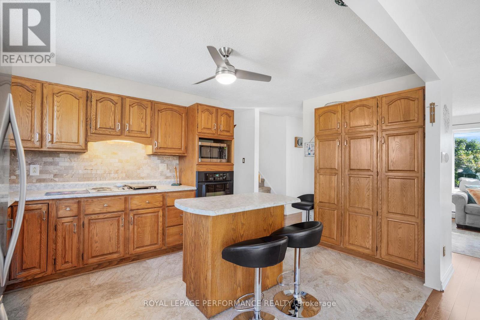 












454 WEST STREET

,
Hawkesbury,




Ontario
K6A2R1

