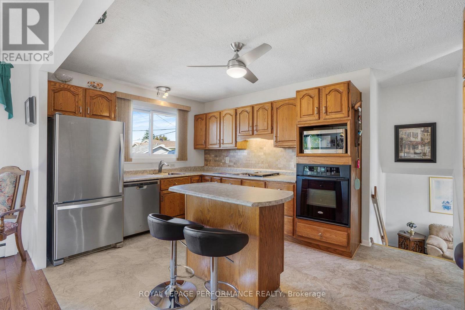 












454 WEST STREET

,
Hawkesbury,




Ontario
K6A2R1

