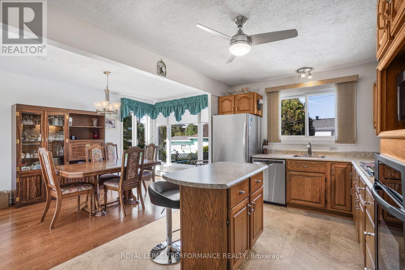 












454 WEST STREET

,
Hawkesbury,




Ontario
K6A2R1

