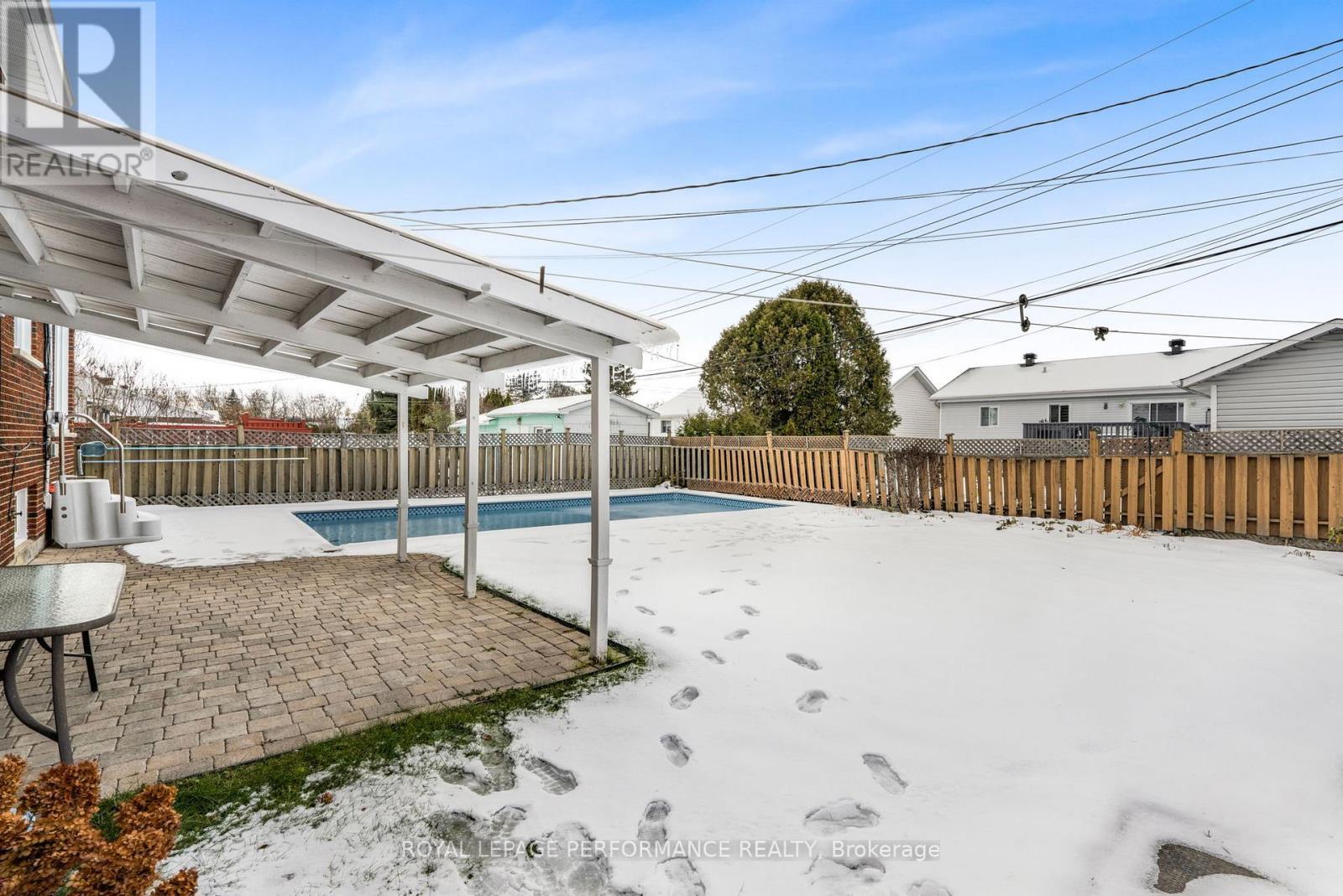 












454 WEST STREET

,
Hawkesbury,




Ontario
K6A2R1

