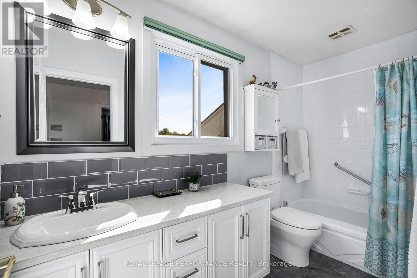 












454 WEST STREET

,
Hawkesbury,




Ontario
K6A2R1

