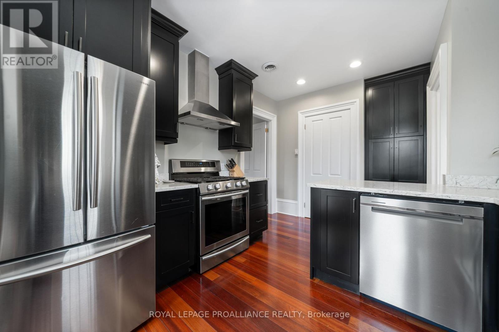 












3 - 99 BRIDGE STREET E

,
Belleville (Belleville Ward),




Ontario
K8N1M2

