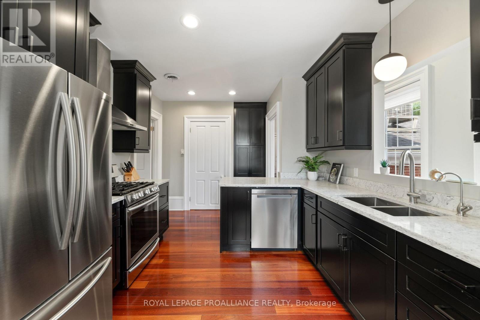 












3 - 99 BRIDGE STREET E

,
Belleville (Belleville Ward),




Ontario
K8N1M2

