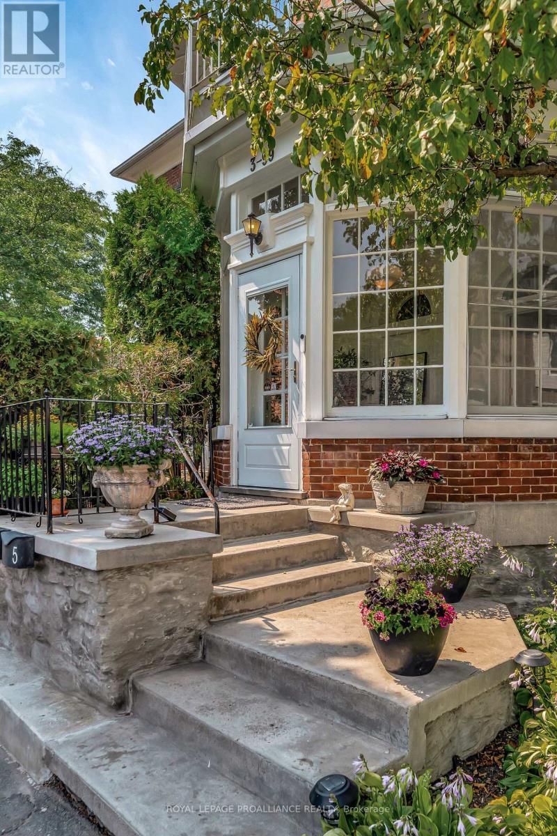 












3 - 99 BRIDGE STREET E

,
Belleville (Belleville Ward),




Ontario
K8N1M2

