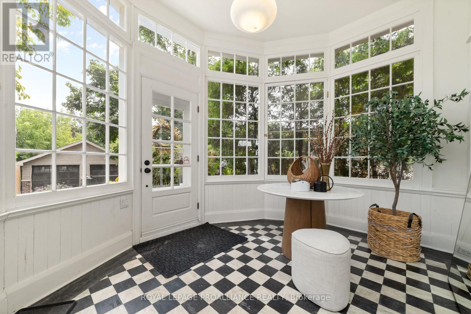 












3 - 99 BRIDGE STREET E

,
Belleville (Belleville Ward),




Ontario
K8N1M2

