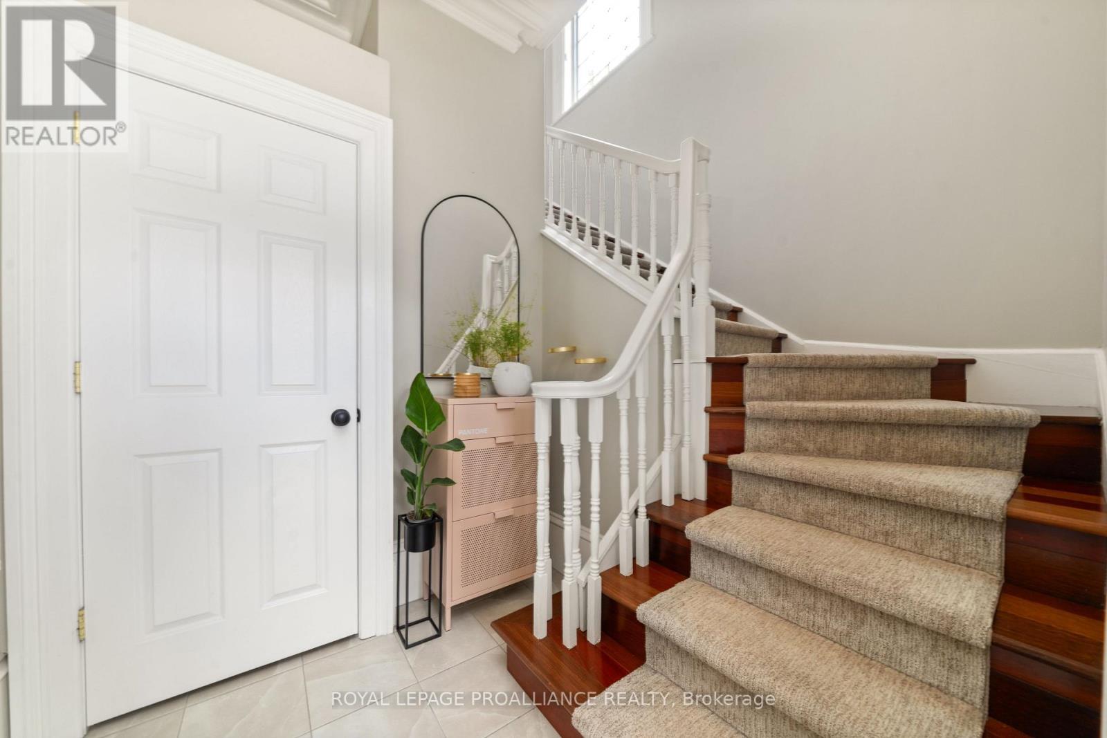 












3 - 99 BRIDGE STREET E

,
Belleville (Belleville Ward),




Ontario
K8N1M2

