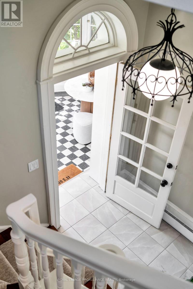 












3 - 99 BRIDGE STREET E

,
Belleville (Belleville Ward),




Ontario
K8N1M2

