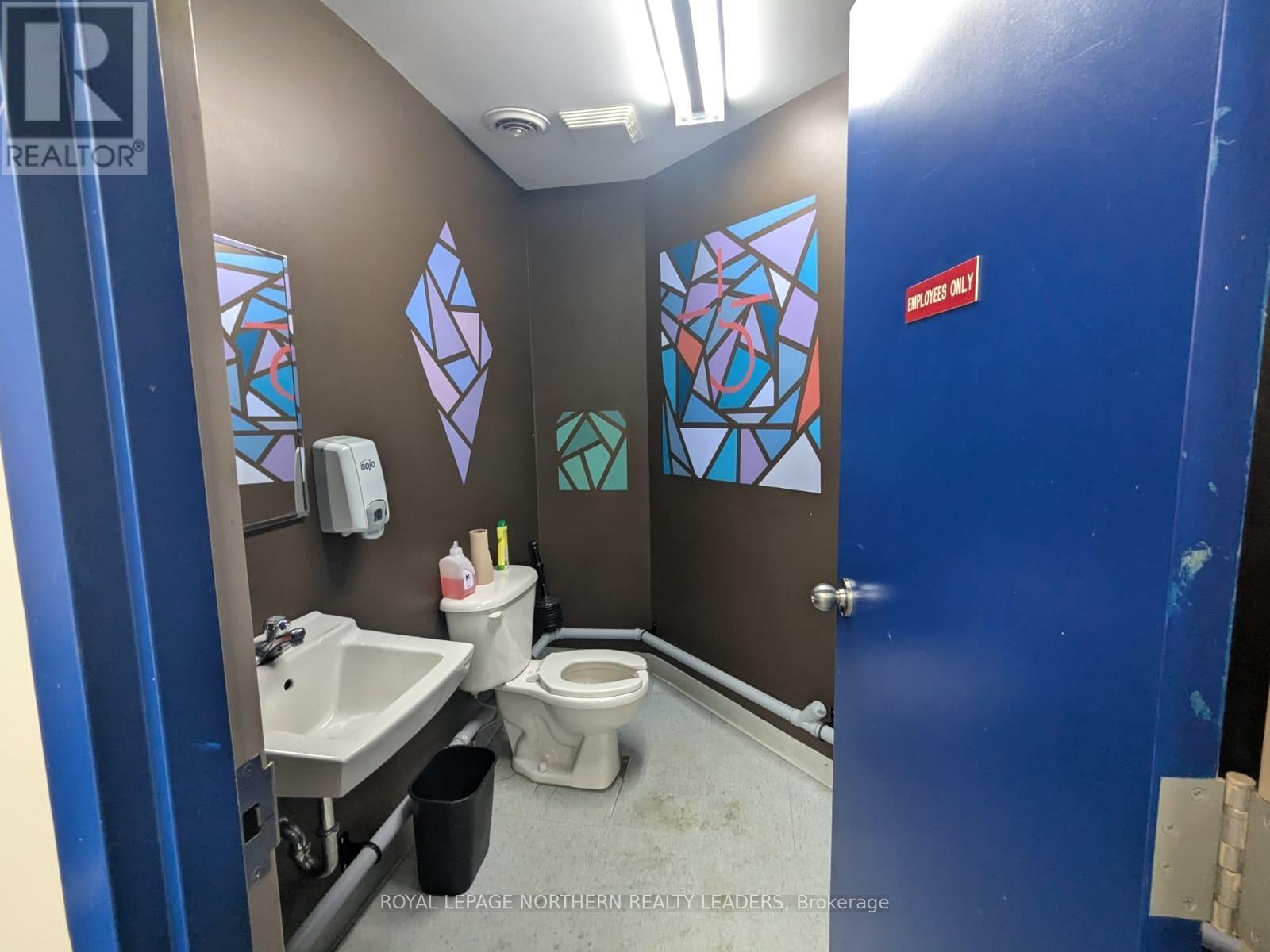 












1052 RIVERSIDE DRIVE

,
Timmins (MTJ - Main Area),




Ontario
P4N3W3

