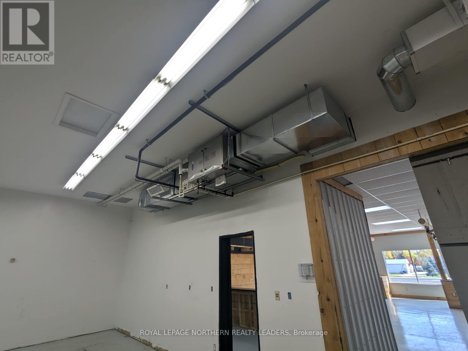 












1052 RIVERSIDE DRIVE

,
Timmins (MTJ - Main Area),




Ontario
P4N3W3

