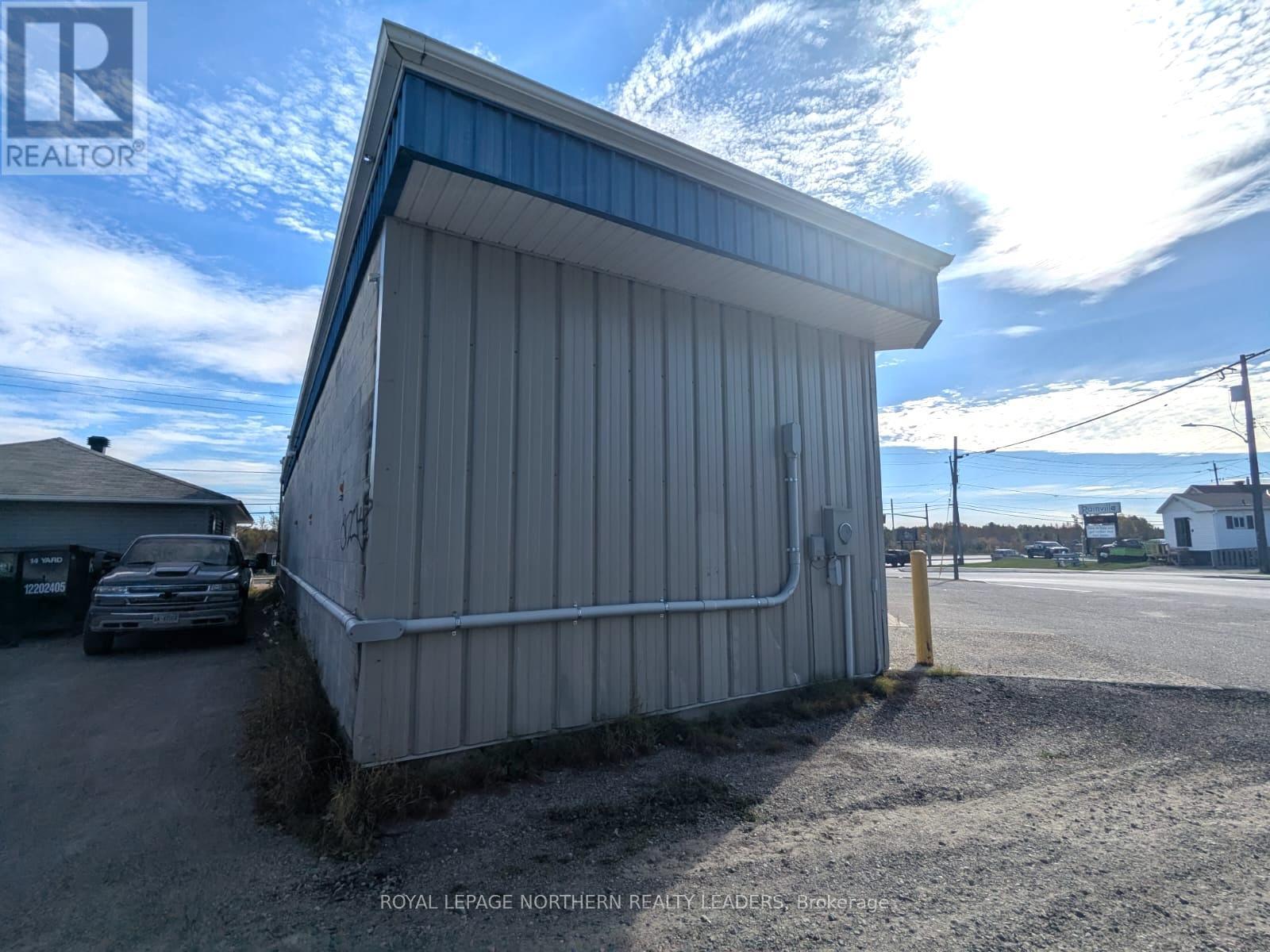 












1052 RIVERSIDE DRIVE

,
Timmins (MTJ - Main Area),




Ontario
P4N3W3

