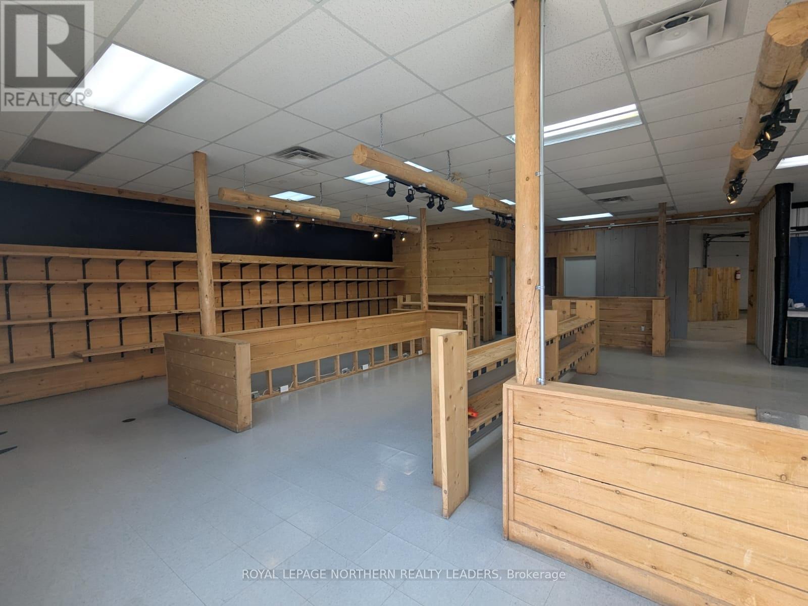 












1052 RIVERSIDE DRIVE

,
Timmins (MTJ - Main Area),




Ontario
P4N3W3

