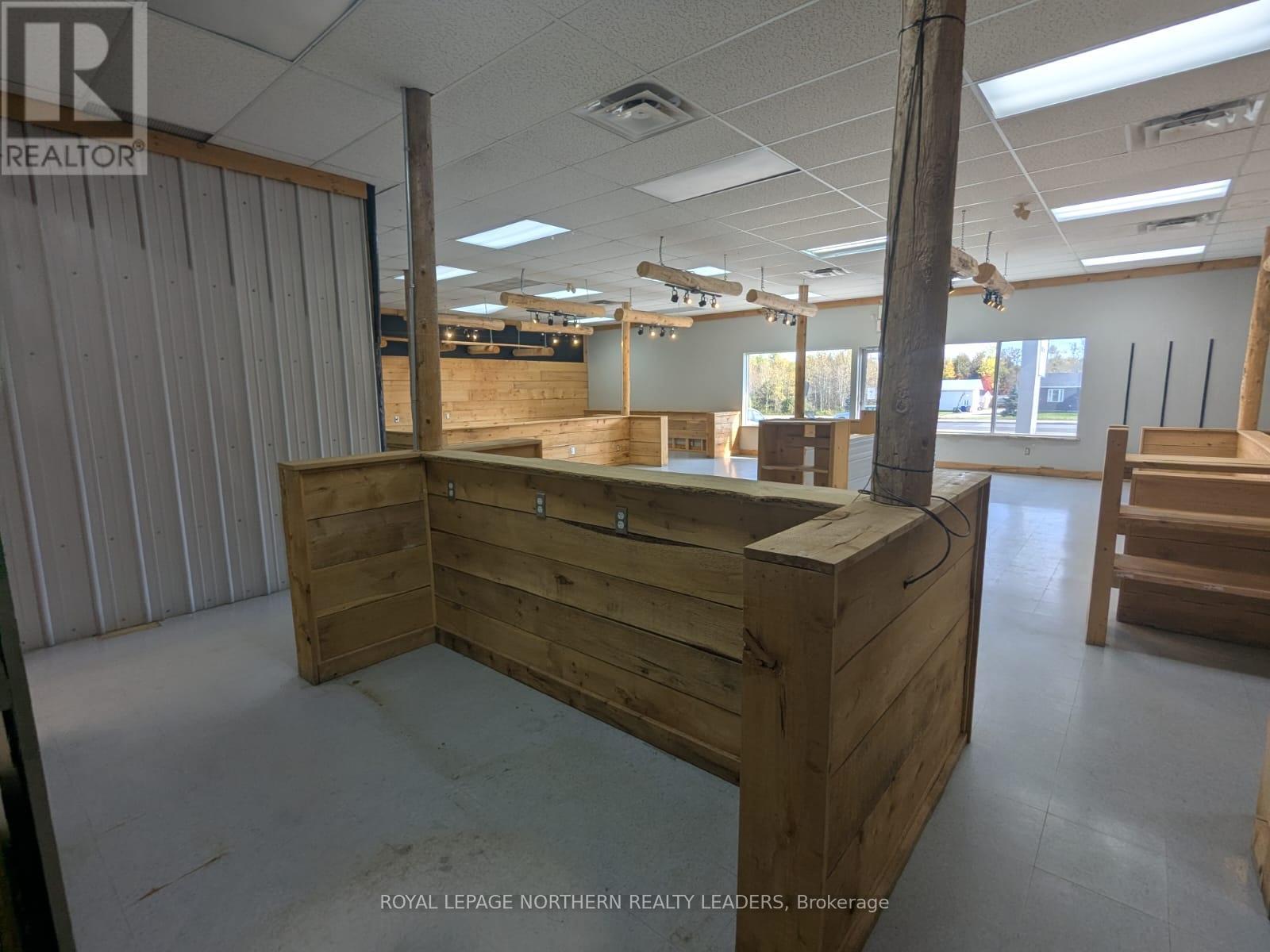 












1052 RIVERSIDE DRIVE

,
Timmins (MTJ - Main Area),




Ontario
P4N3W3

