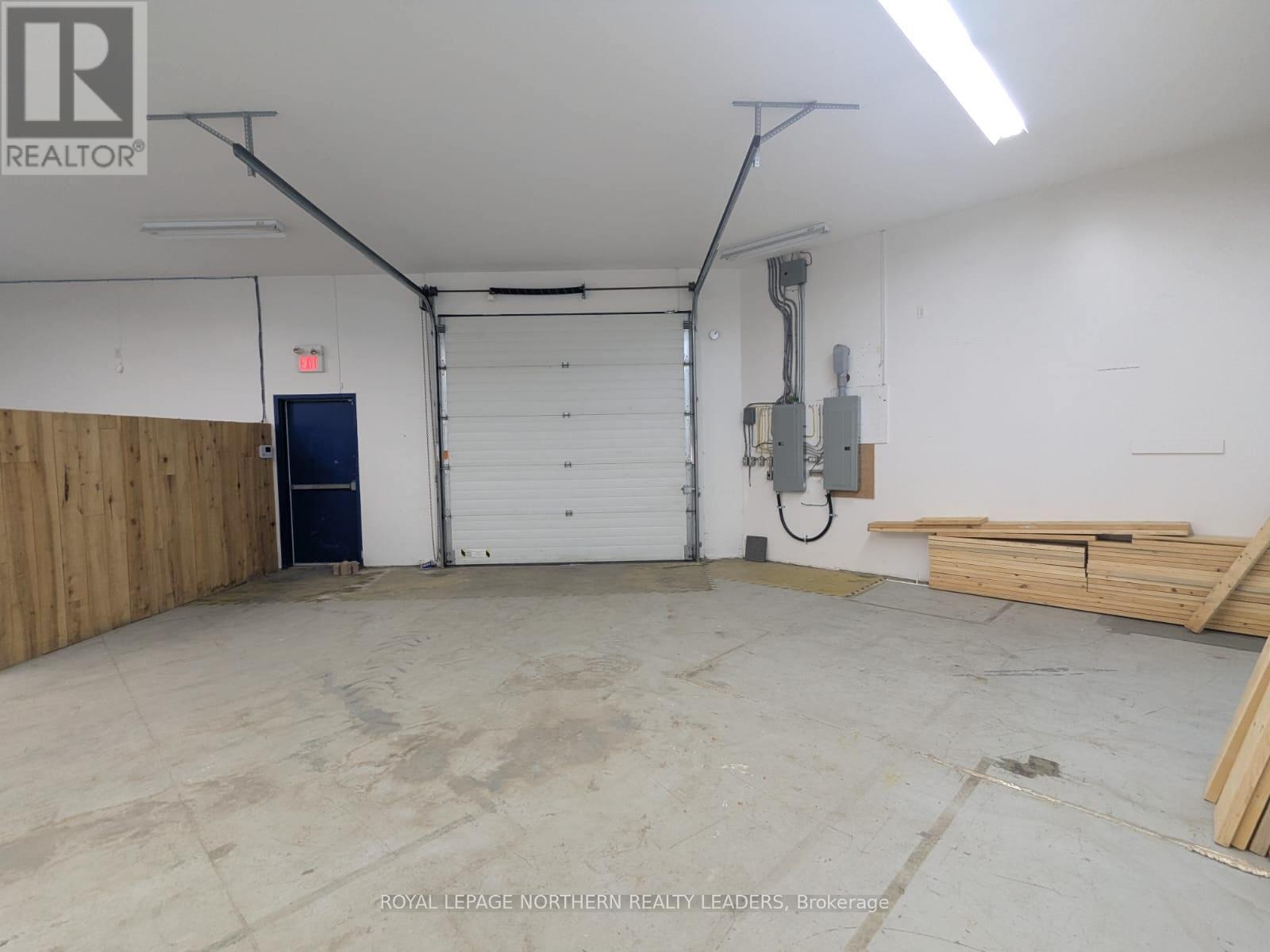 












1052 RIVERSIDE DRIVE

,
Timmins (MTJ - Main Area),




Ontario
P4N3W3

