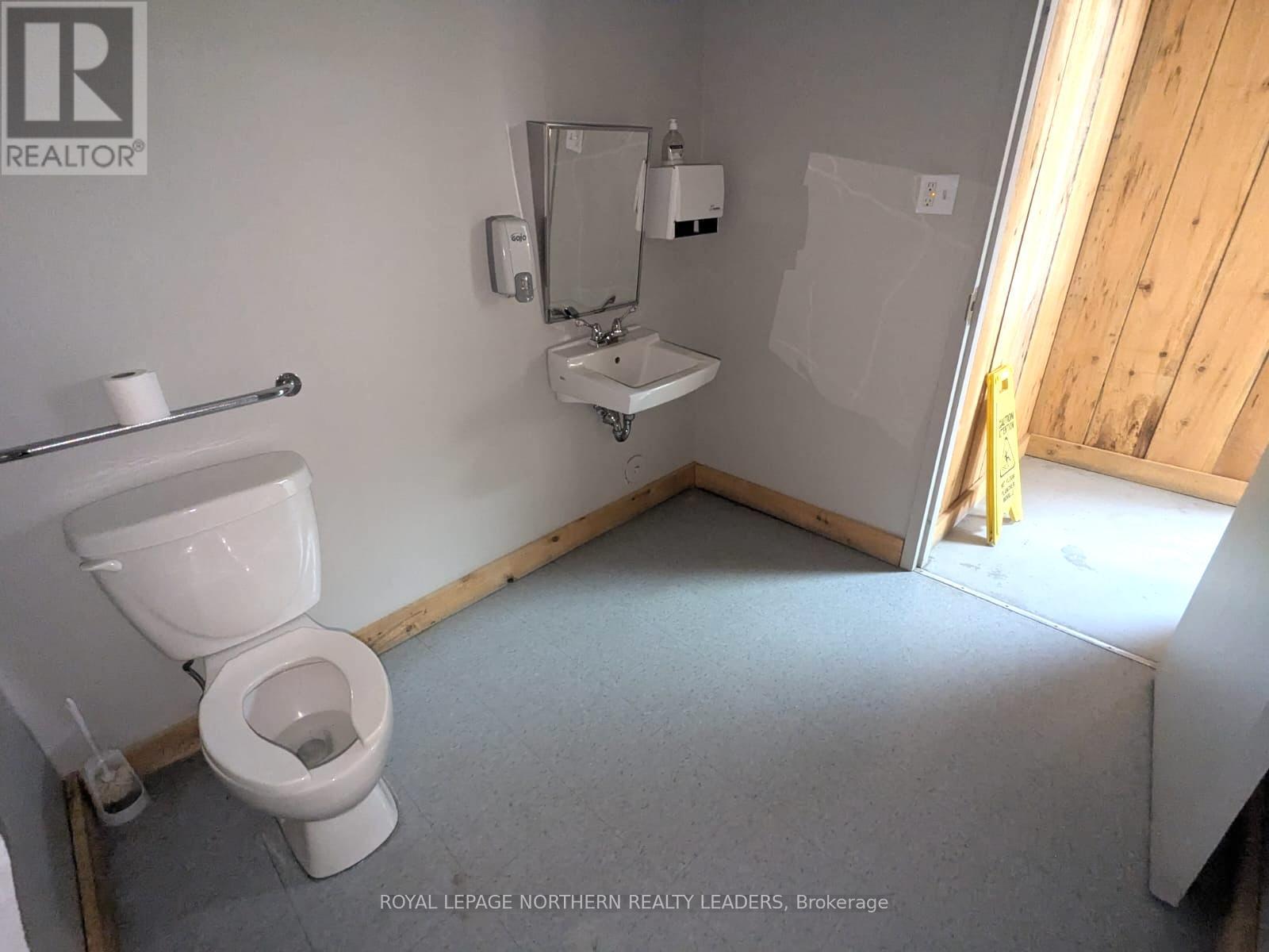 












1052 RIVERSIDE DRIVE

,
Timmins (MTJ - Main Area),




Ontario
P4N3W3

