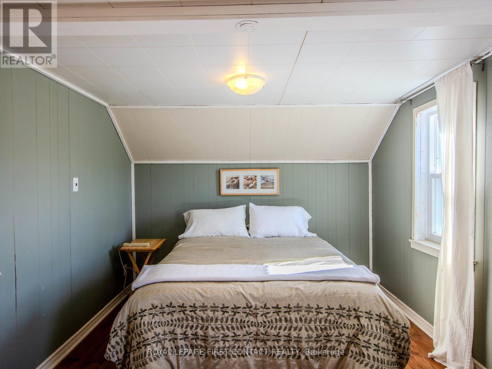 












2041 FLOS 4 ROAD W

,
Springwater,




Ontario
L0L2K0

