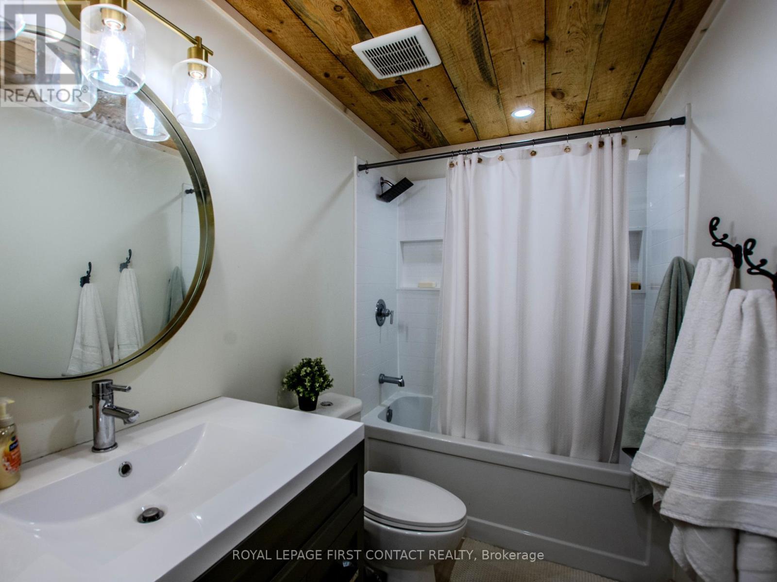 












2041 FLOS 4 ROAD W

,
Springwater,




Ontario
L0L2K0

