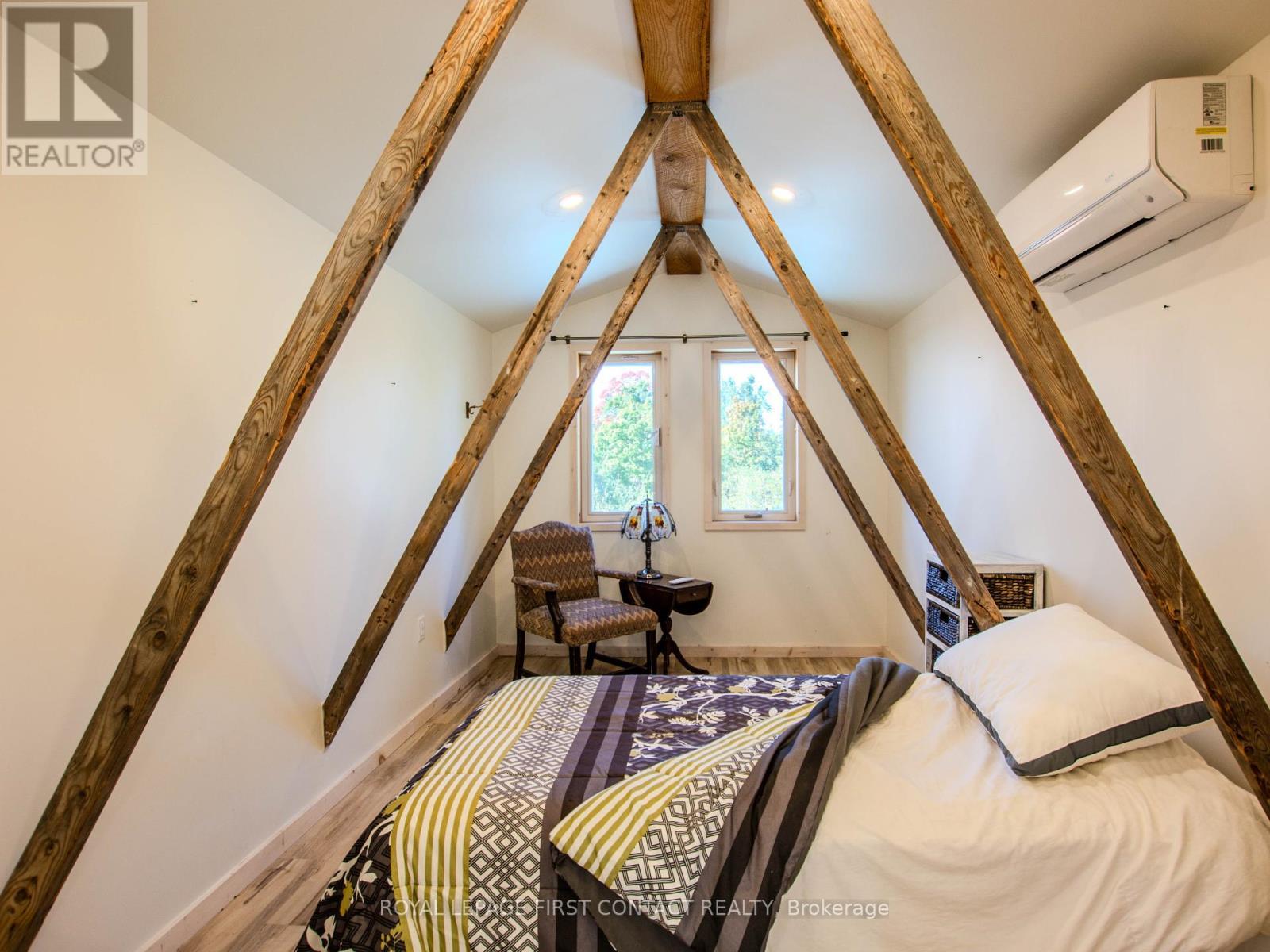 












2041 FLOS 4 ROAD W

,
Springwater,




Ontario
L0L2K0

