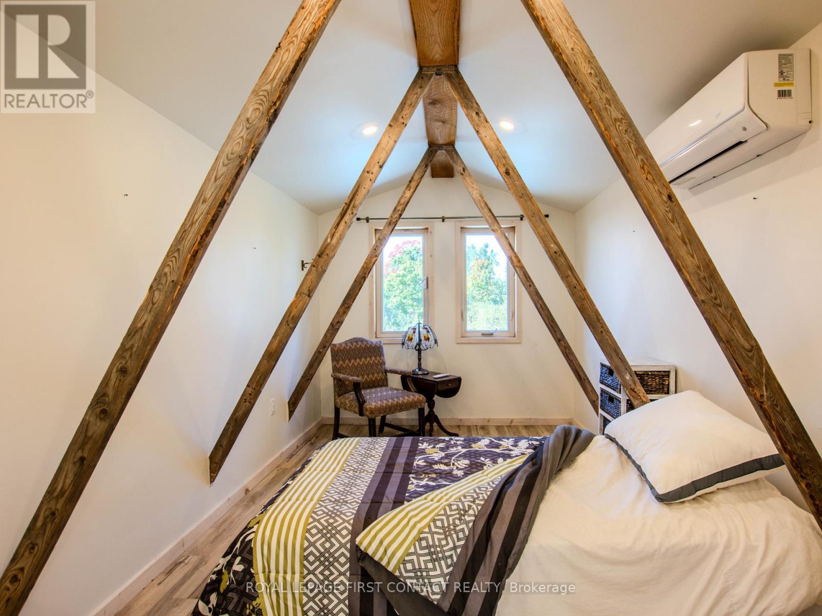 












2041 FLOS 4 ROAD W

,
Springwater,




Ontario
L0L2K0

