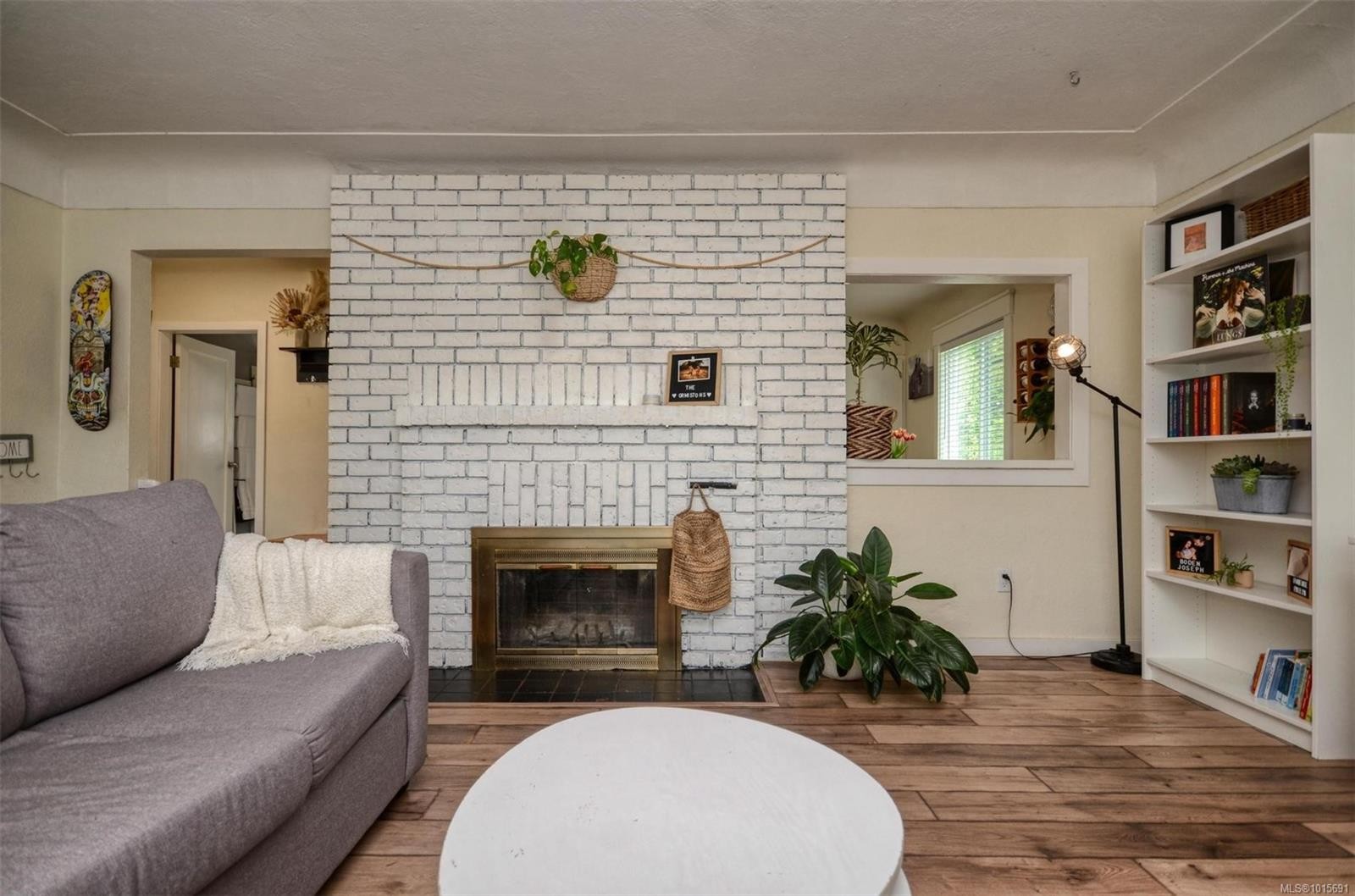 









271


Battleford

Ave,
Saanich,




BC
V8Z 1K7

