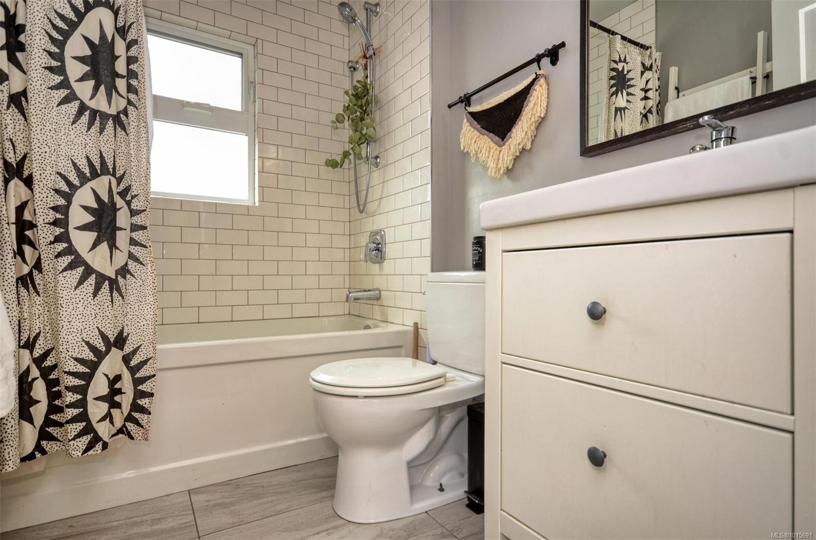 









271


Battleford

Ave,
Saanich,




BC
V8Z 1K7

