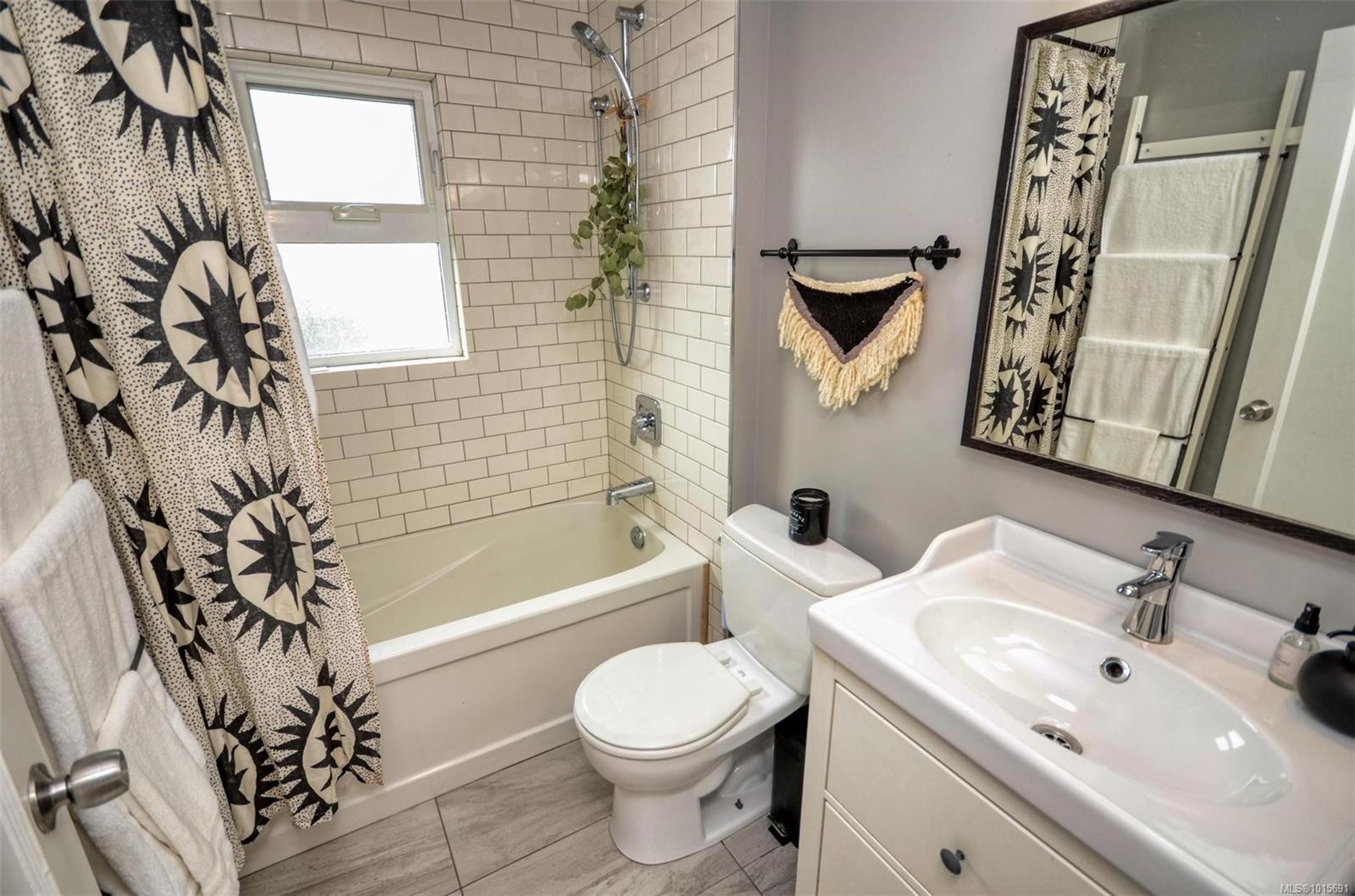 









271


Battleford

Ave,
Saanich,




BC
V8Z 1K7

