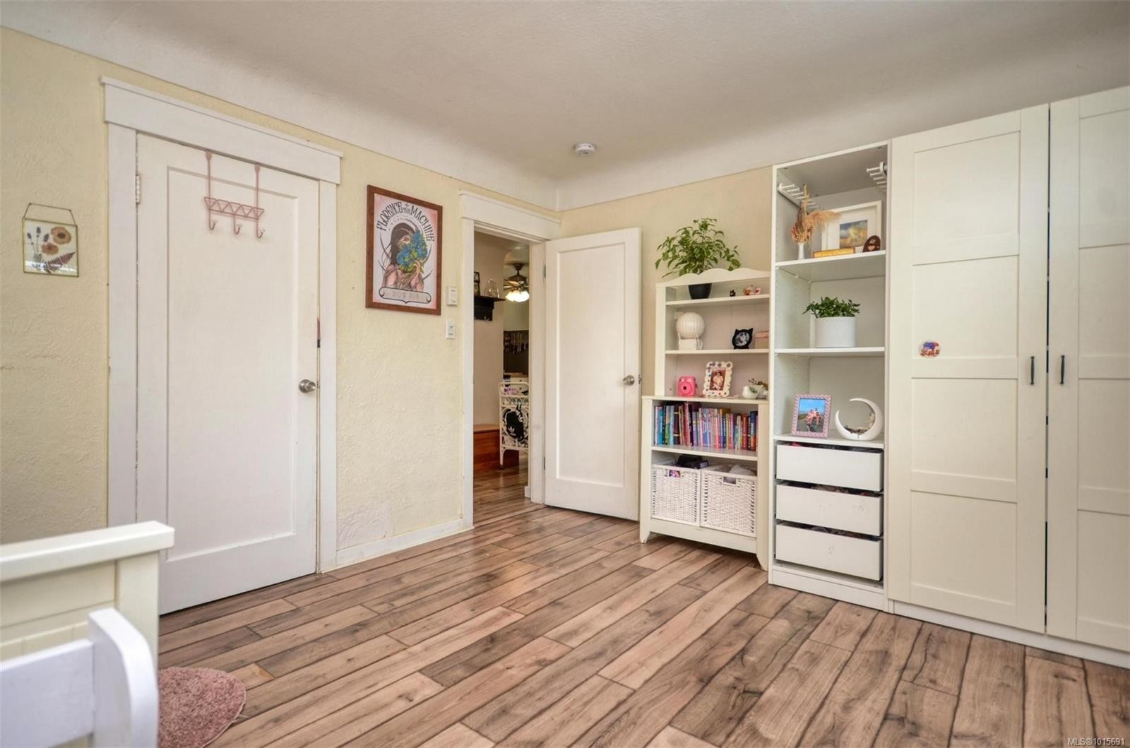 









271


Battleford

Ave,
Saanich,




BC
V8Z 1K7

